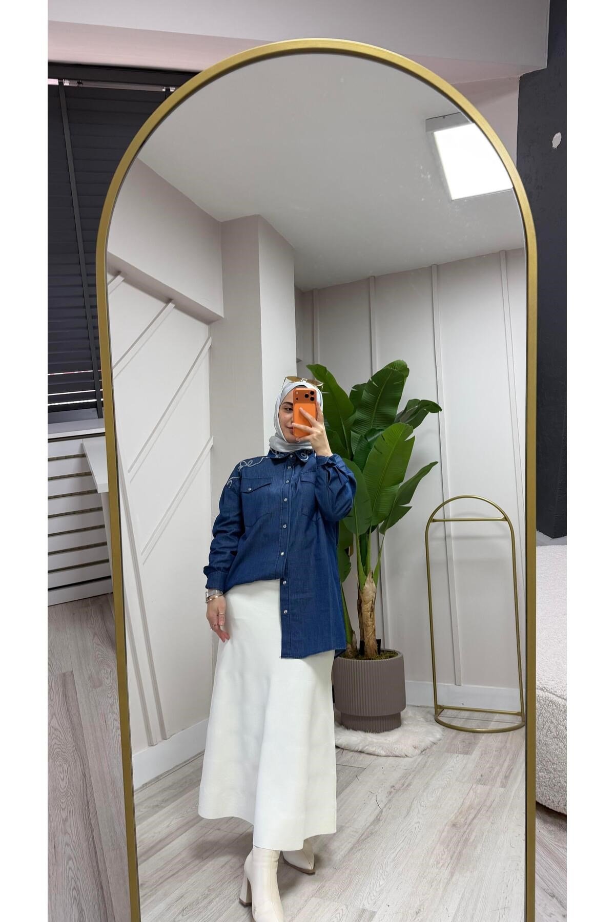 Omuz Nakışlı Denim Efektli Gömlek