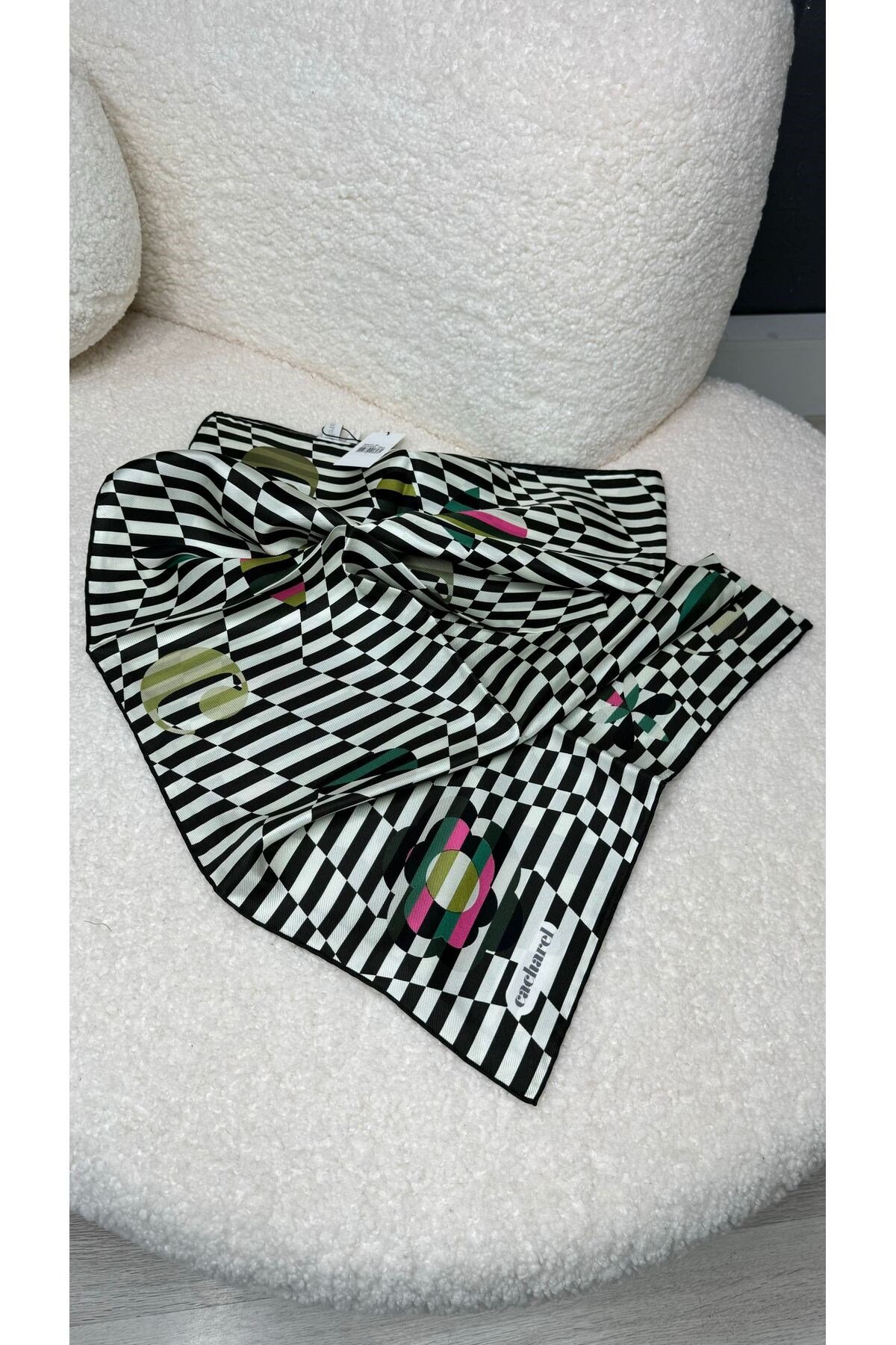 Semra İlhan - Cacharel Desenli İpek Twill Eşarp