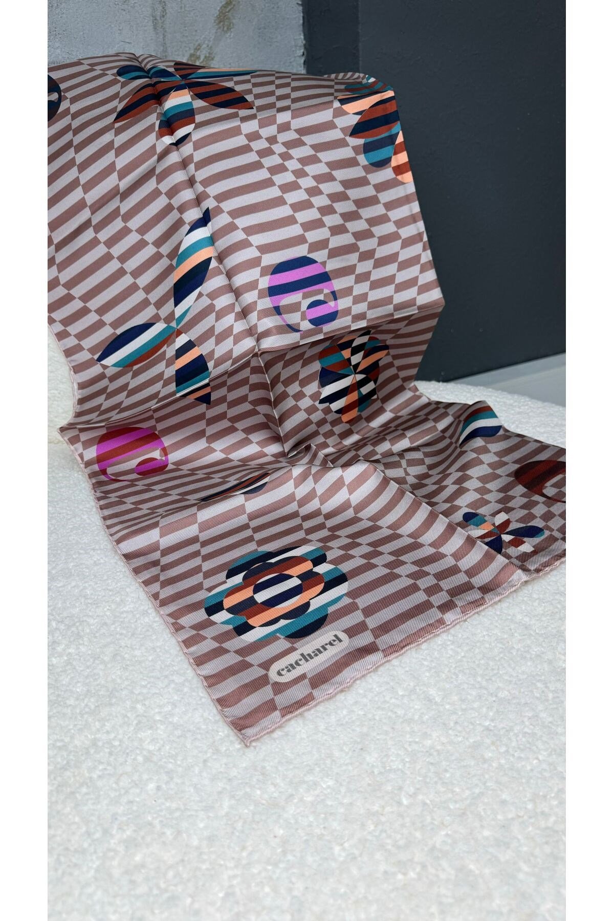 Semra İlhan - Cacharel Desenli İpek Twill Eşarp
