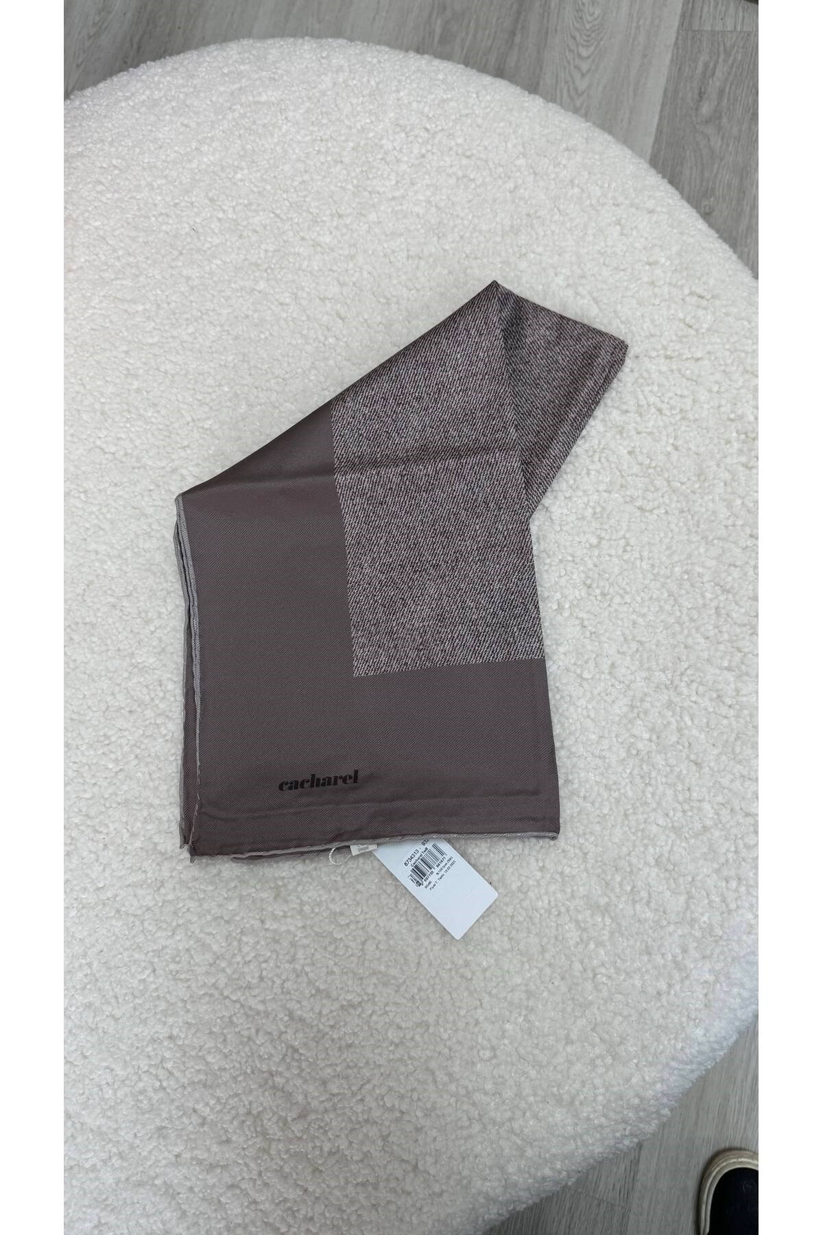 Semra İlhan - Cacharel İpek Twill Eşarp