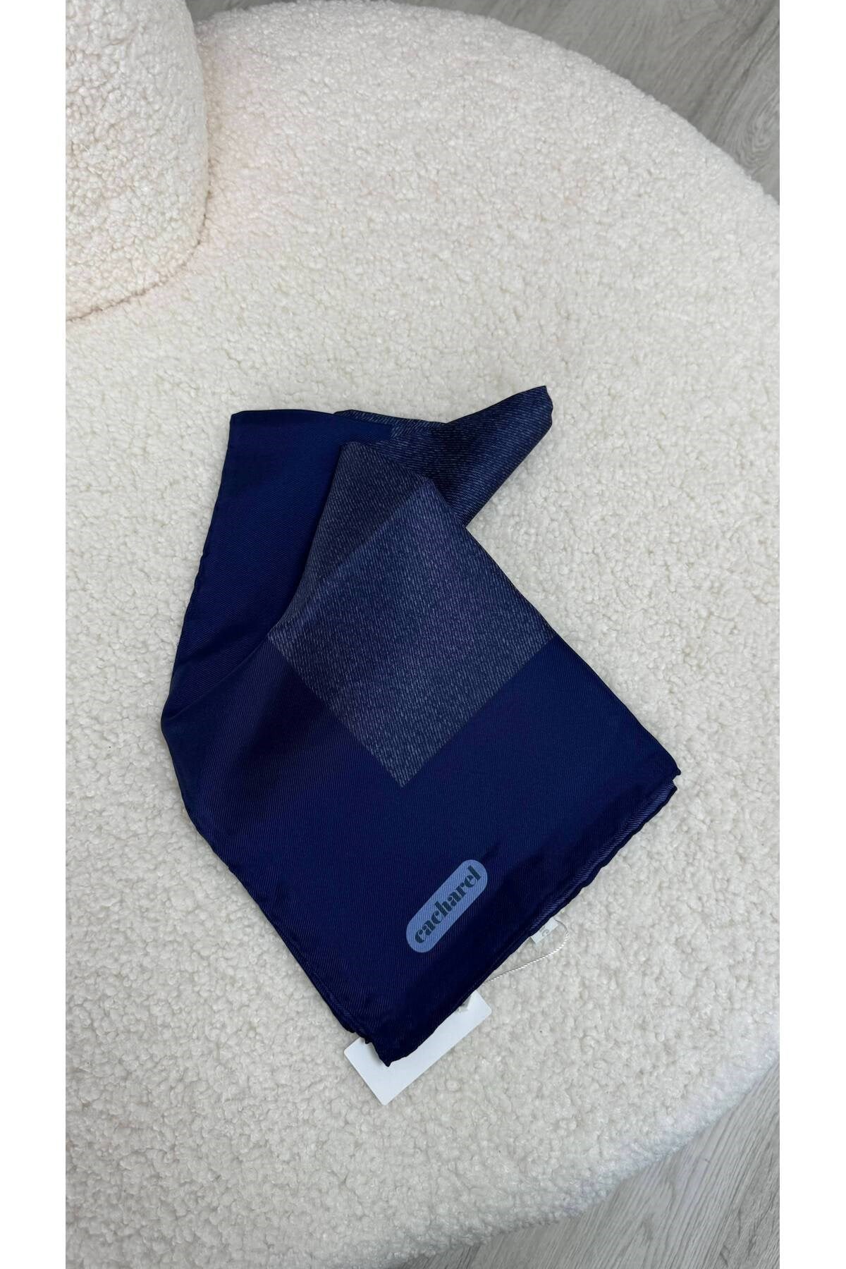 Semra İlhan - Cacharel İpek Twill Eşarp