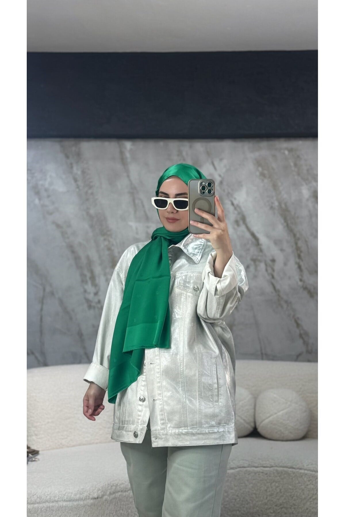 Semra İlhan - Pierre Cardin İpek Şal