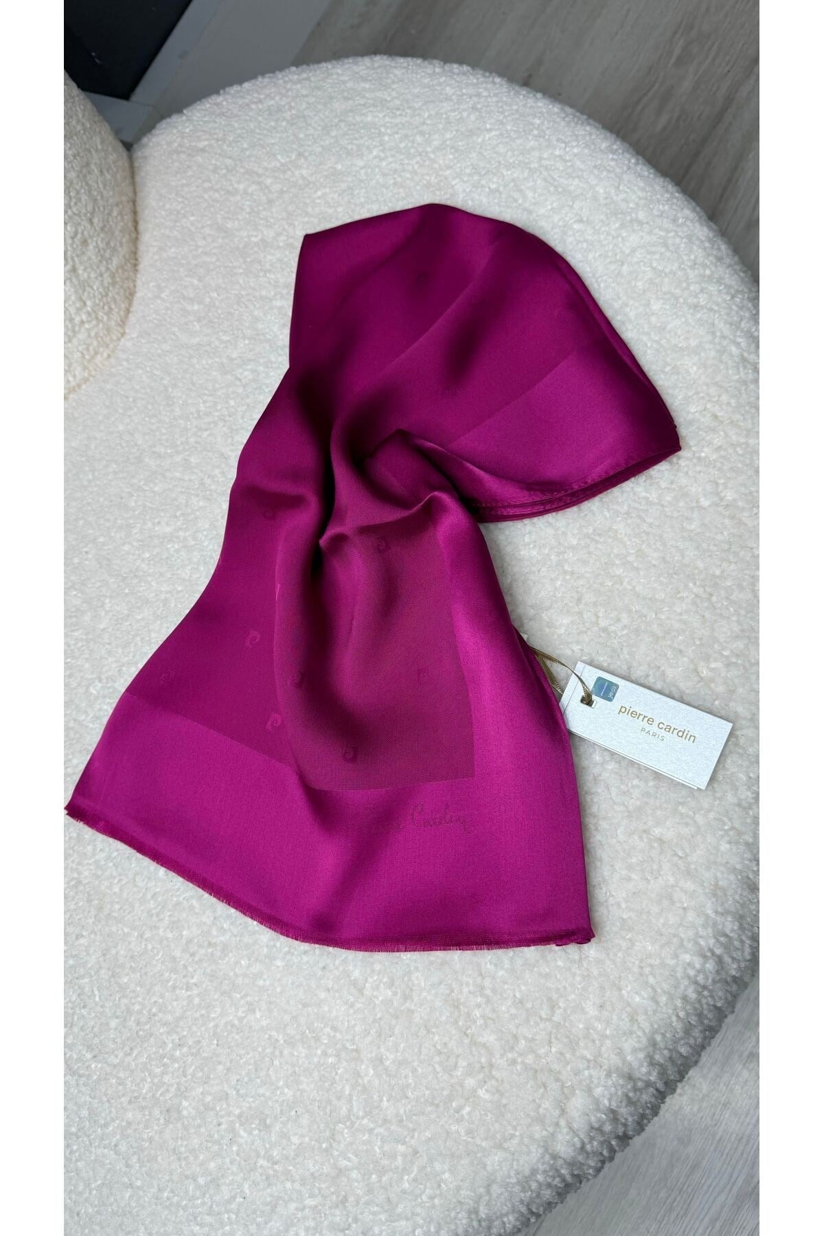 Semra İlhan - Pierre Cardin İpek Şal