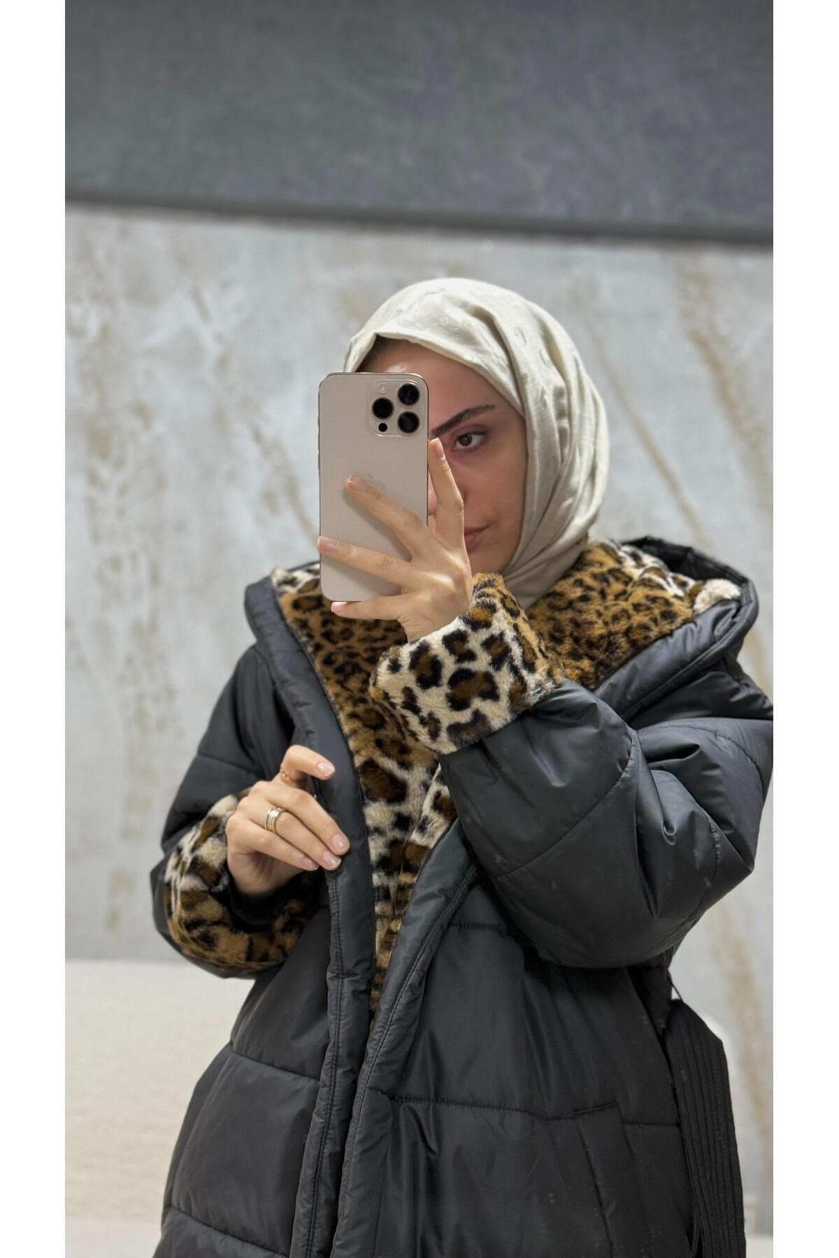 Yakası Leopar Kürk Detaylı Mont Siyah