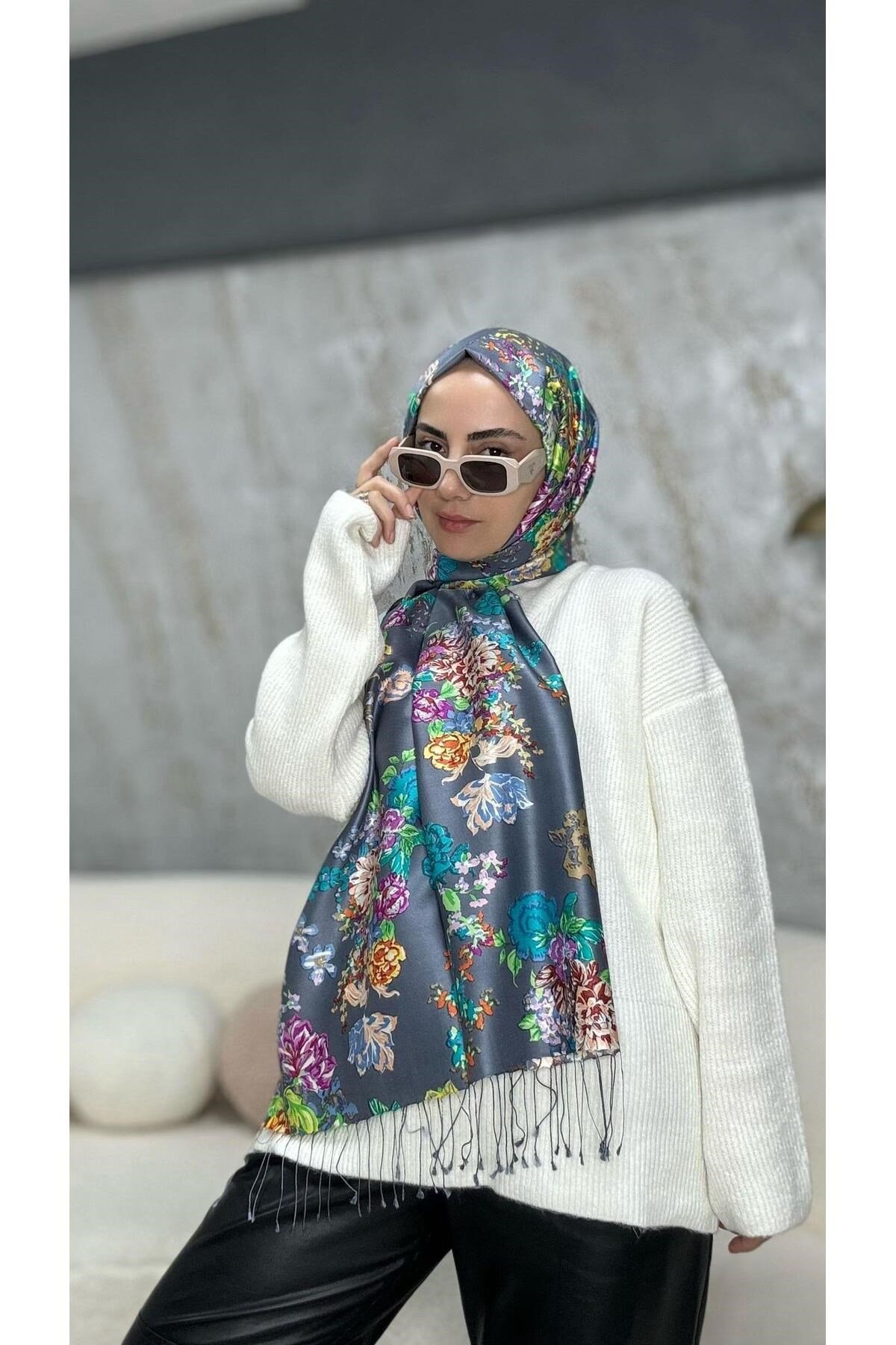 Yalı Bahçesi Desenli İpek Şal Gri Turkuaz