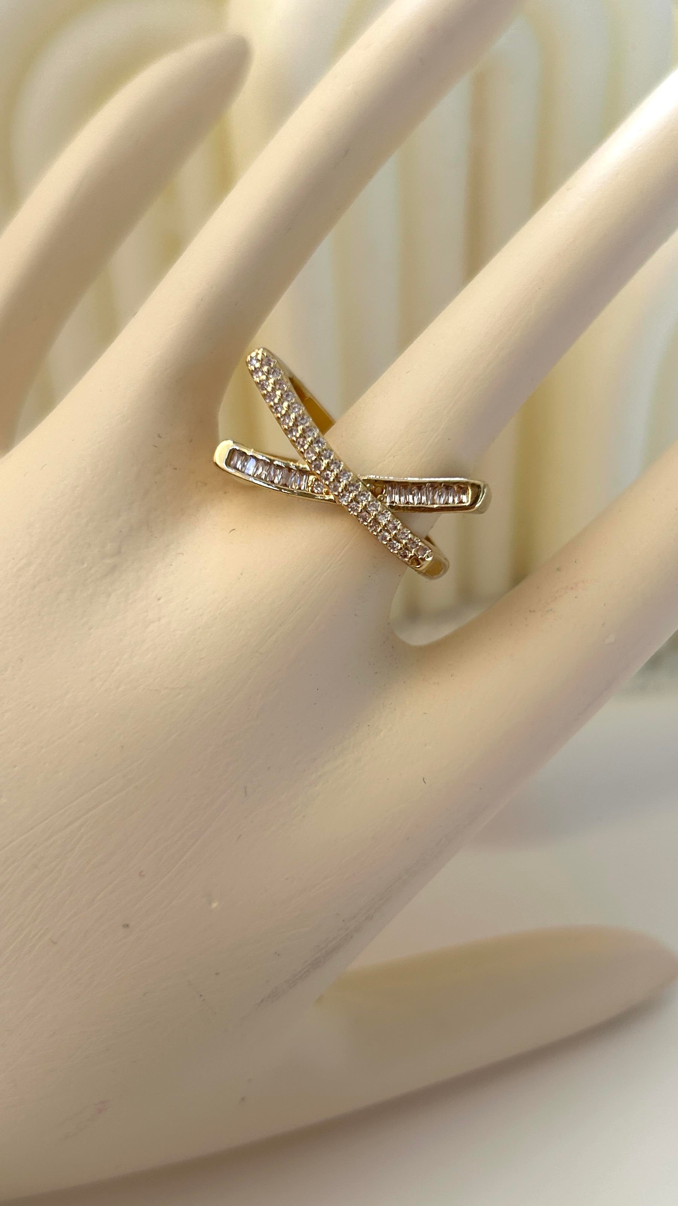 Çapraz Tasarım Taşlı Gold Yüzük 