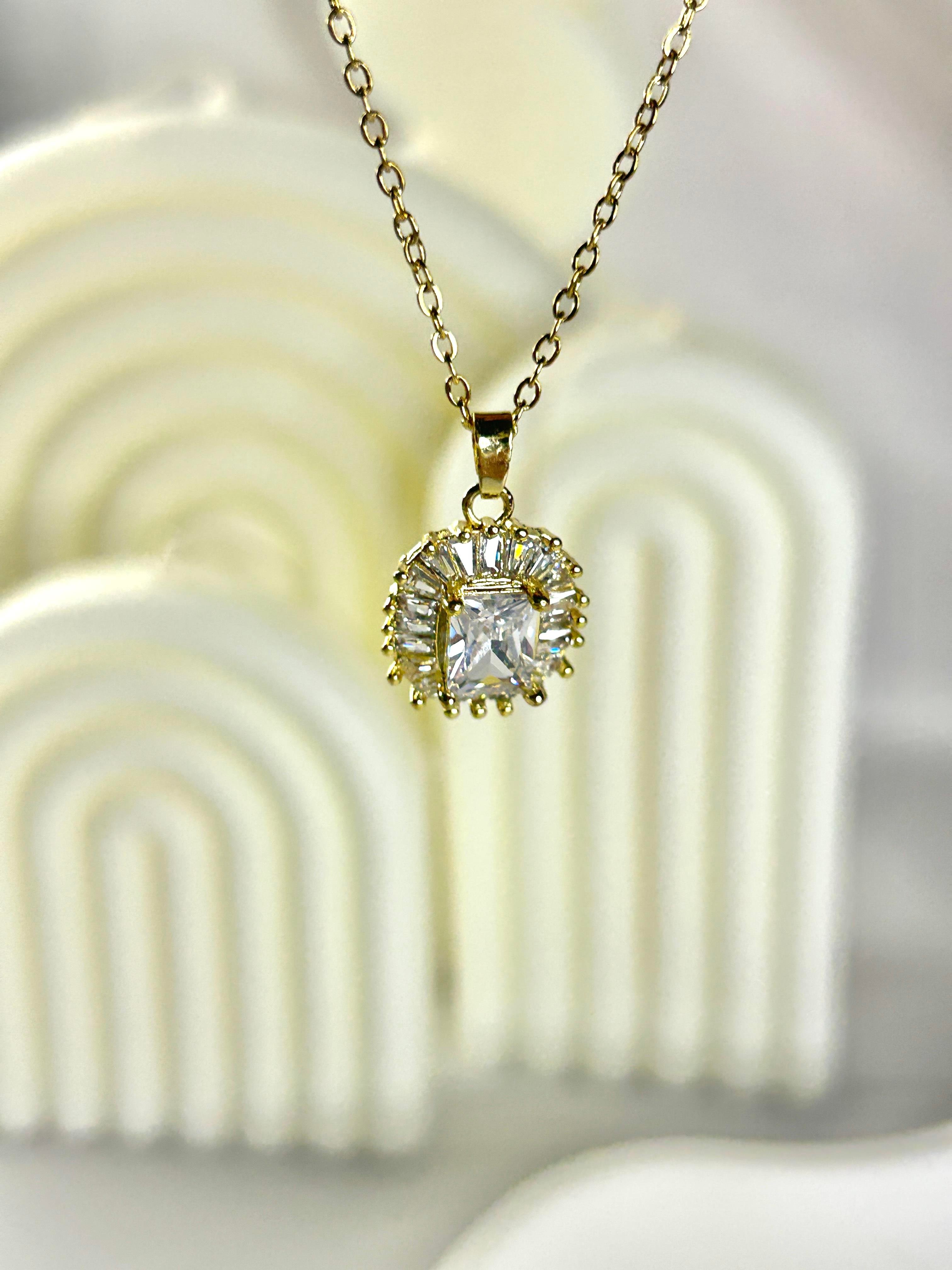 ÇELİK TAŞLI KOLYE