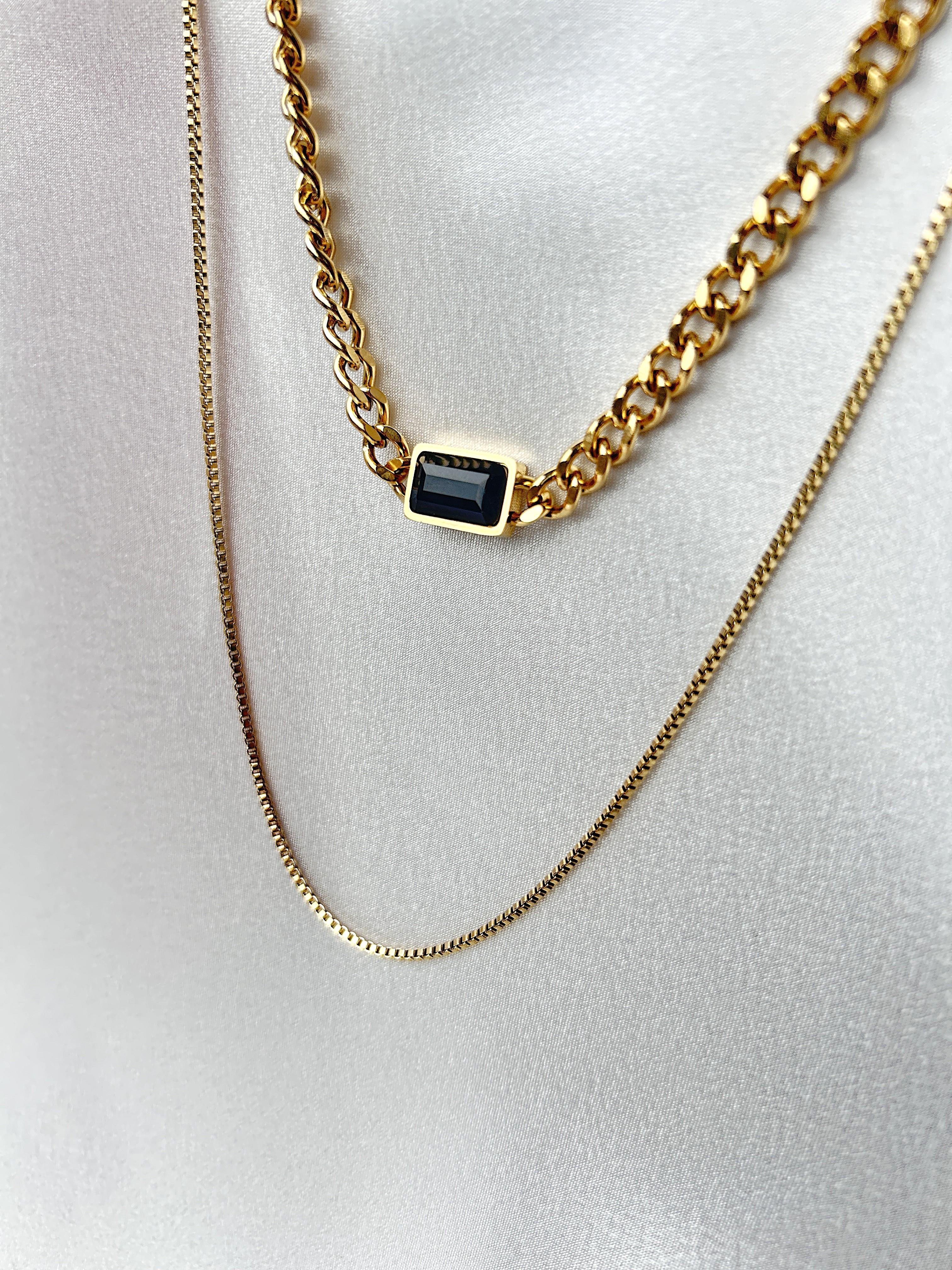 İKİLİ SİYAH TAŞLI GOLD ÇELİK KOLYE