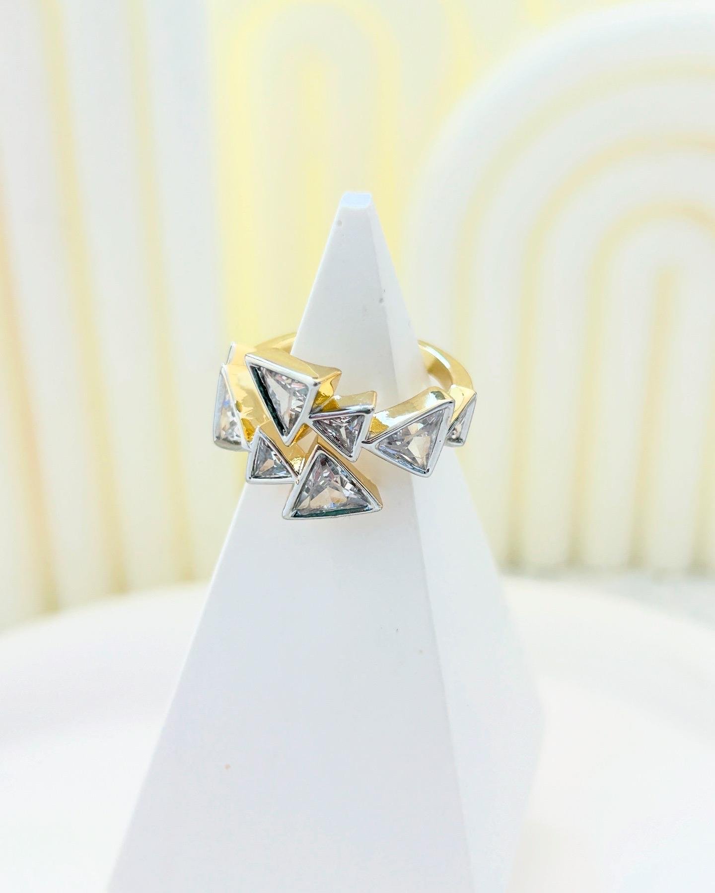 Premium Geometrik Taş Gold Yüzük