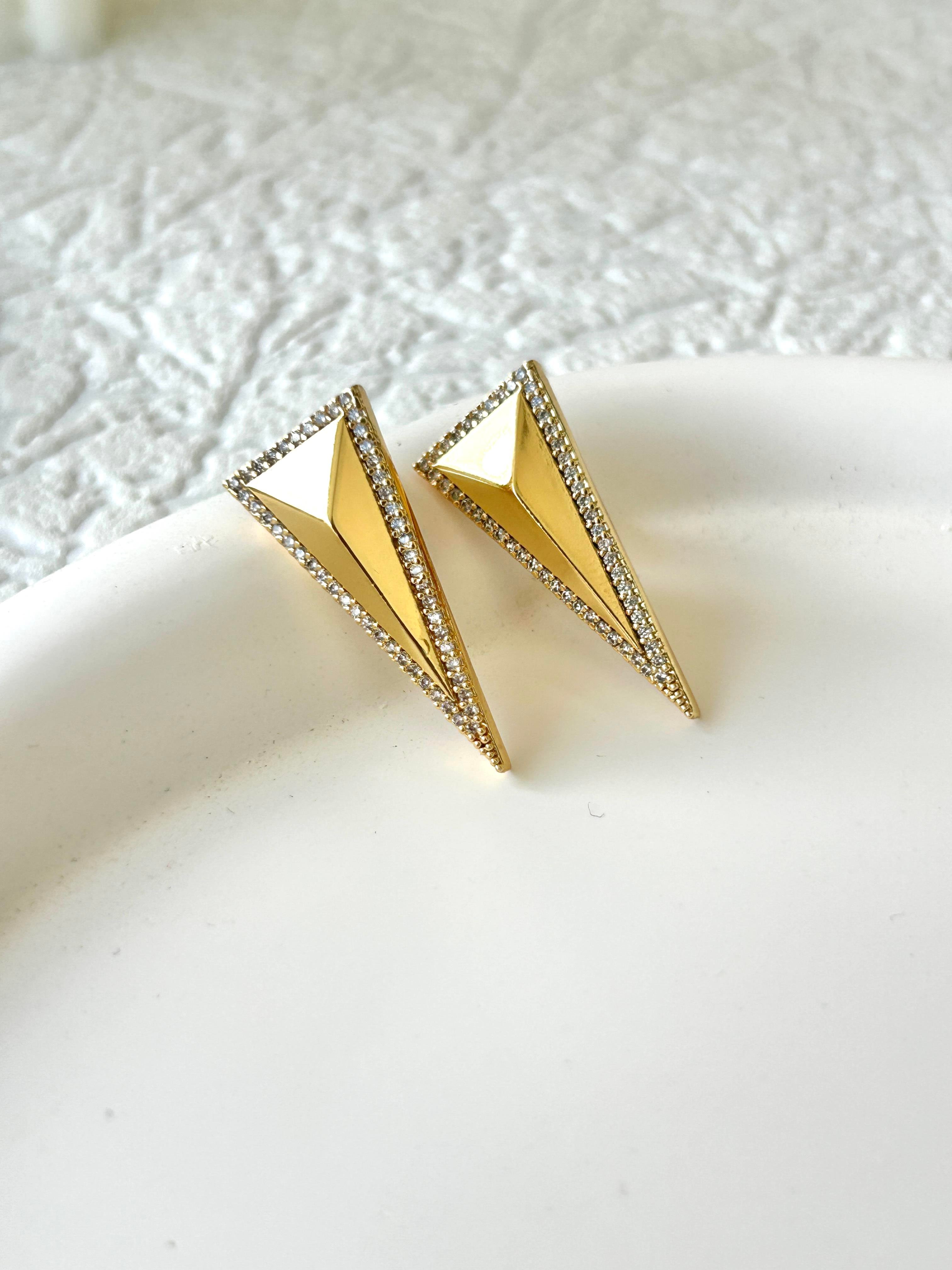 Premium Zirkon Taş Detay Piramit Küpe