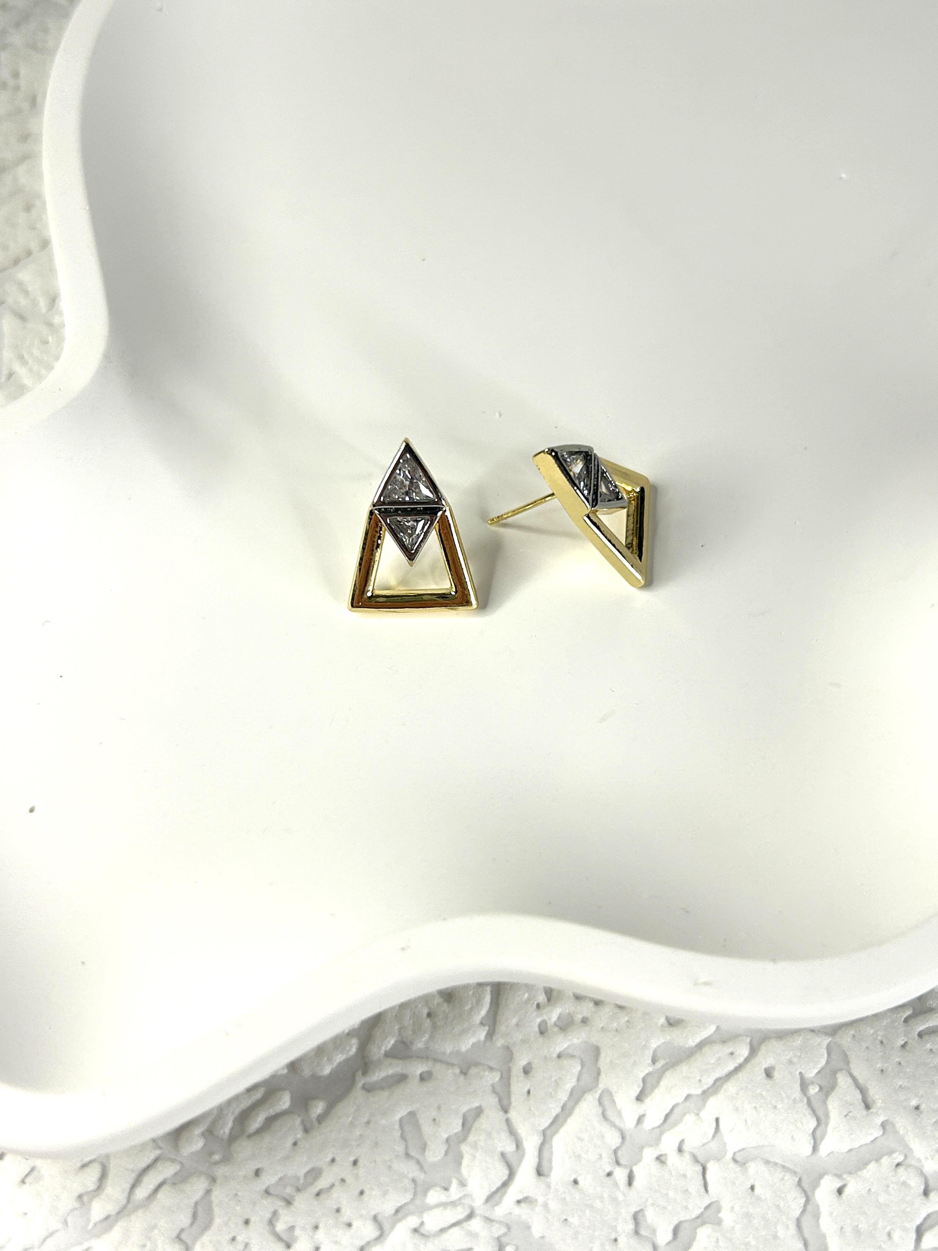 Premium Zirkon Taşlı Piramit Küpe