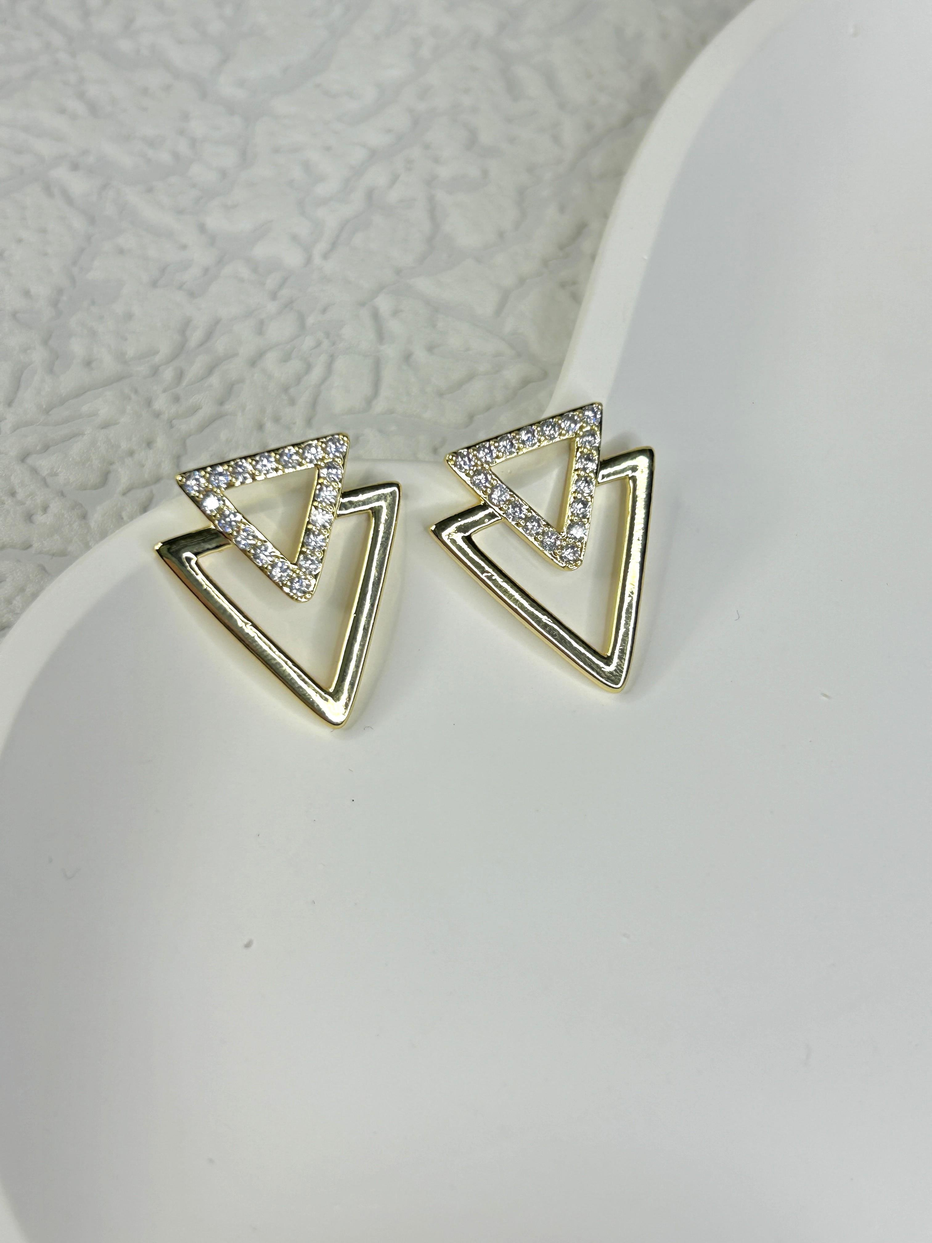 Premium Zirkon Taşlı Üçgen Gold Küpe