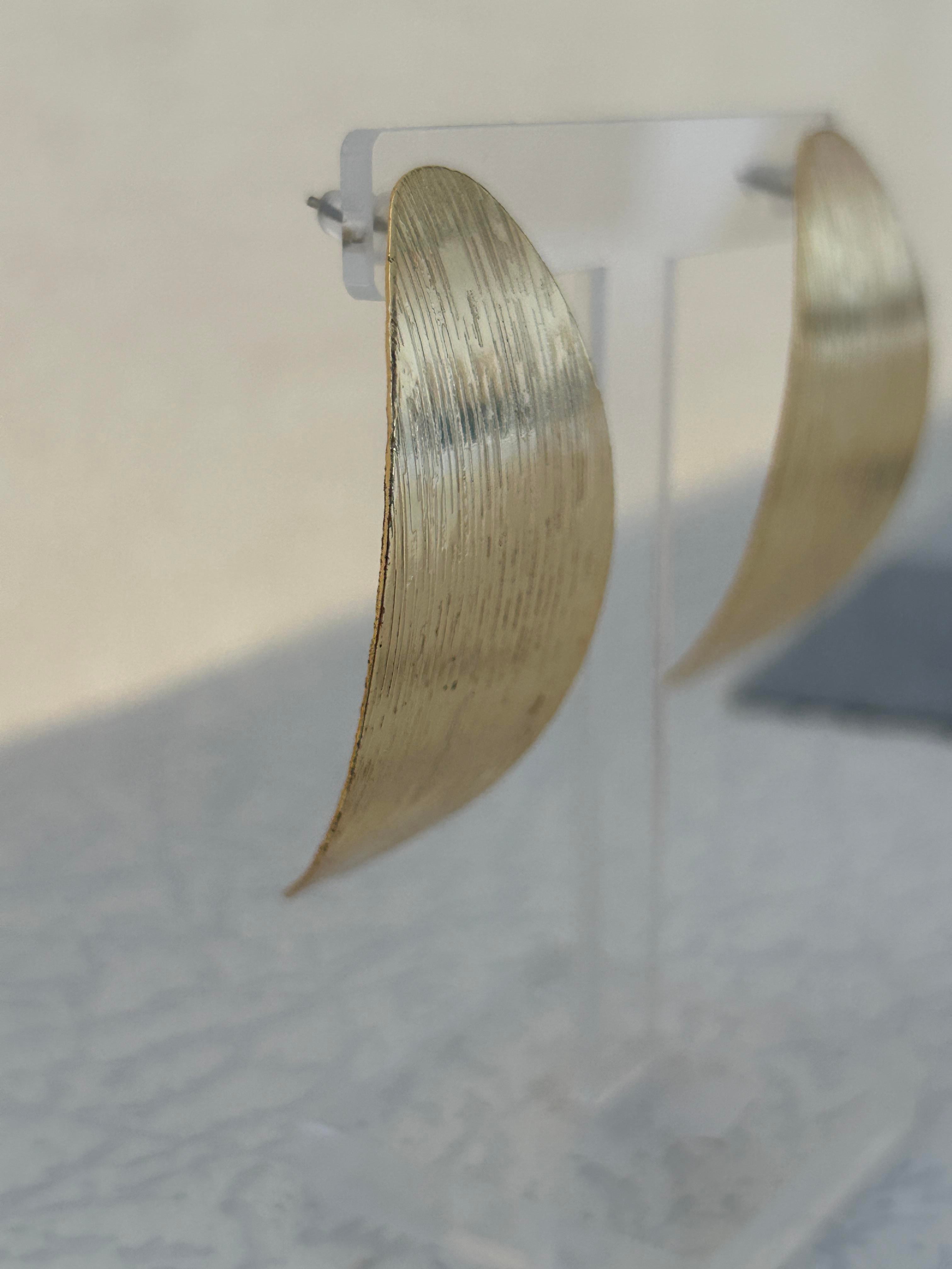 Yaprak Model Gold Küpe
