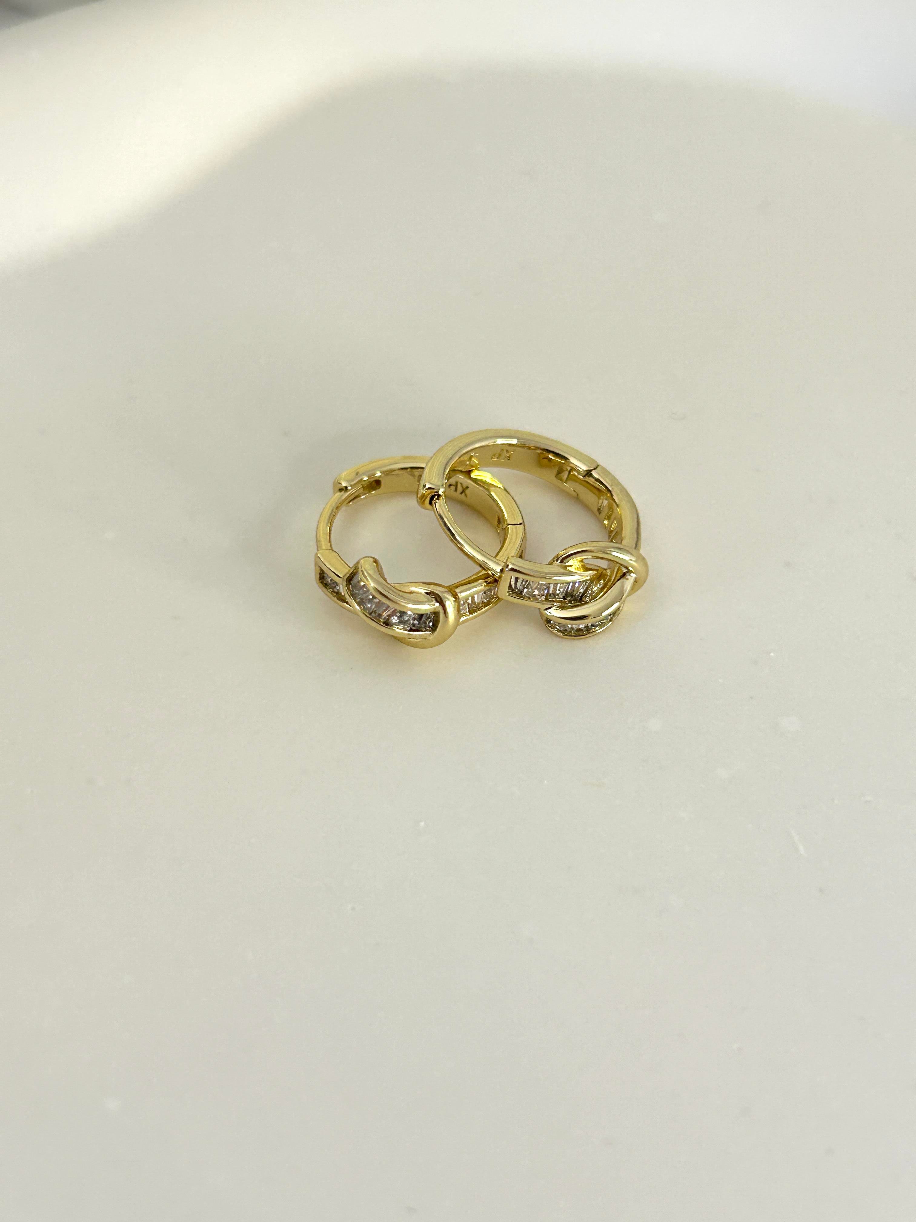 ZİRKON TAŞLI ÇELİK GOLD KÜPE