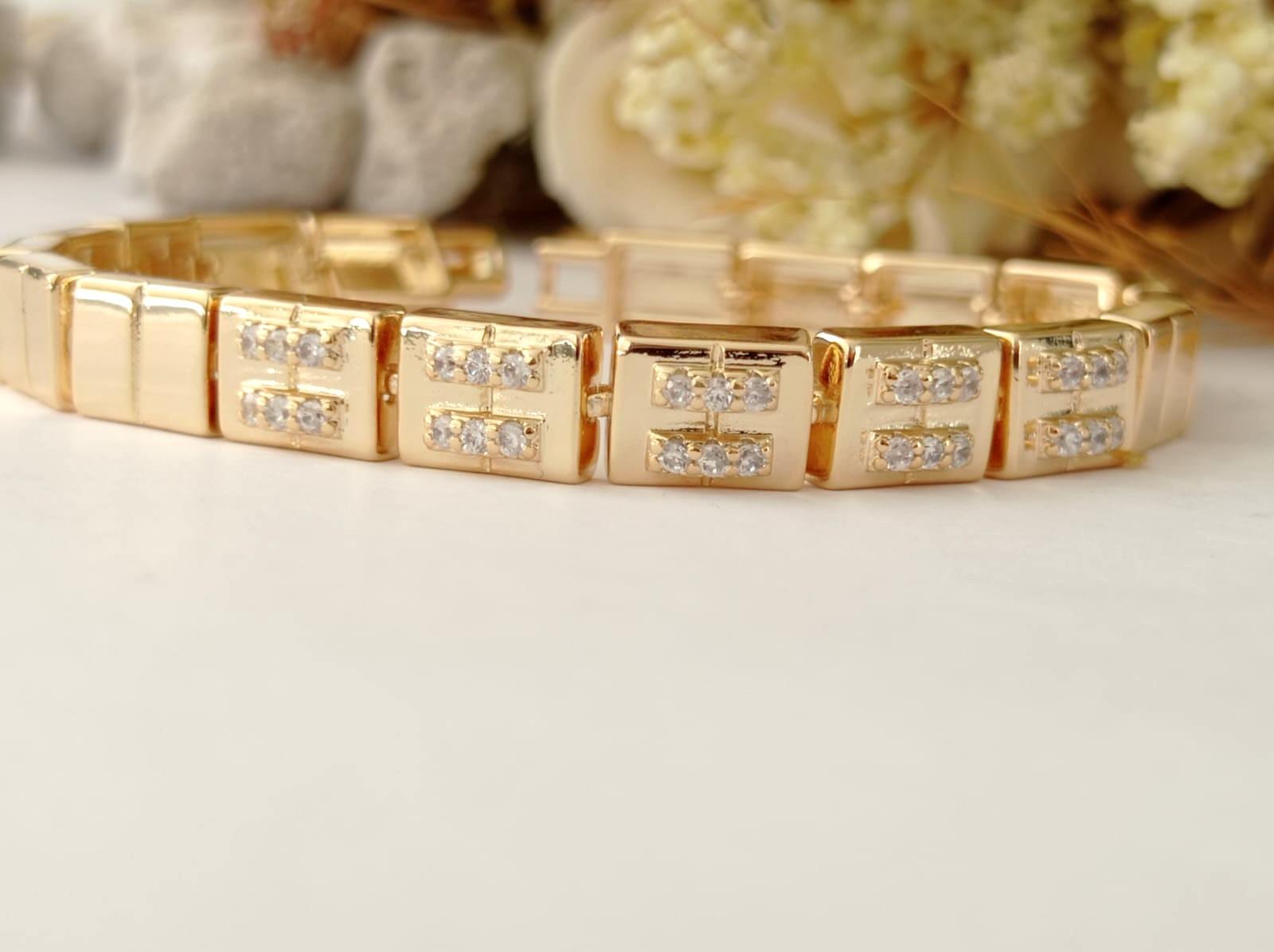 Zirkon Taşlı Kare Gold Luxury Bileklik