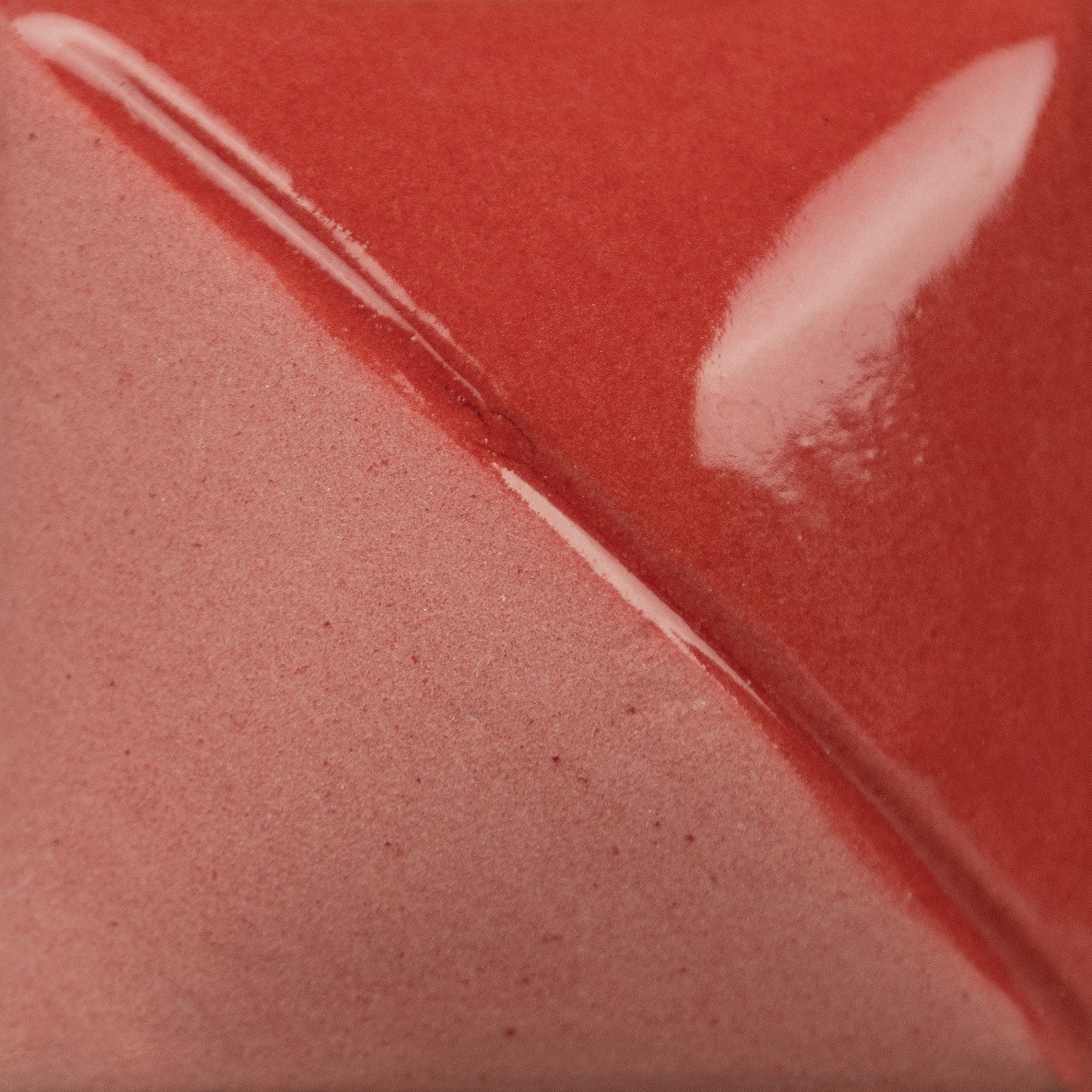 UG-208 Dragon Red 118 ML 