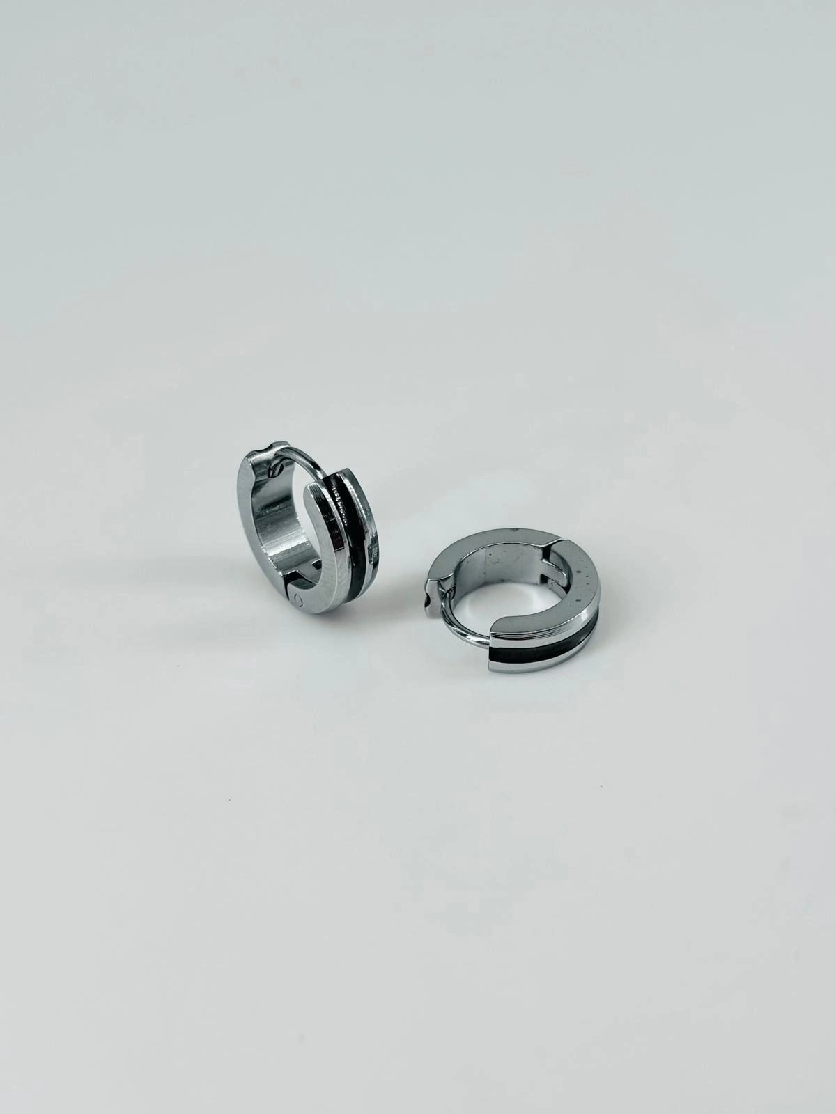 Rodyum Ve Siyah  Çelik Erkek Küpe Çap (9 Mm) Kalınlık (4 Mm) - Ekp0008