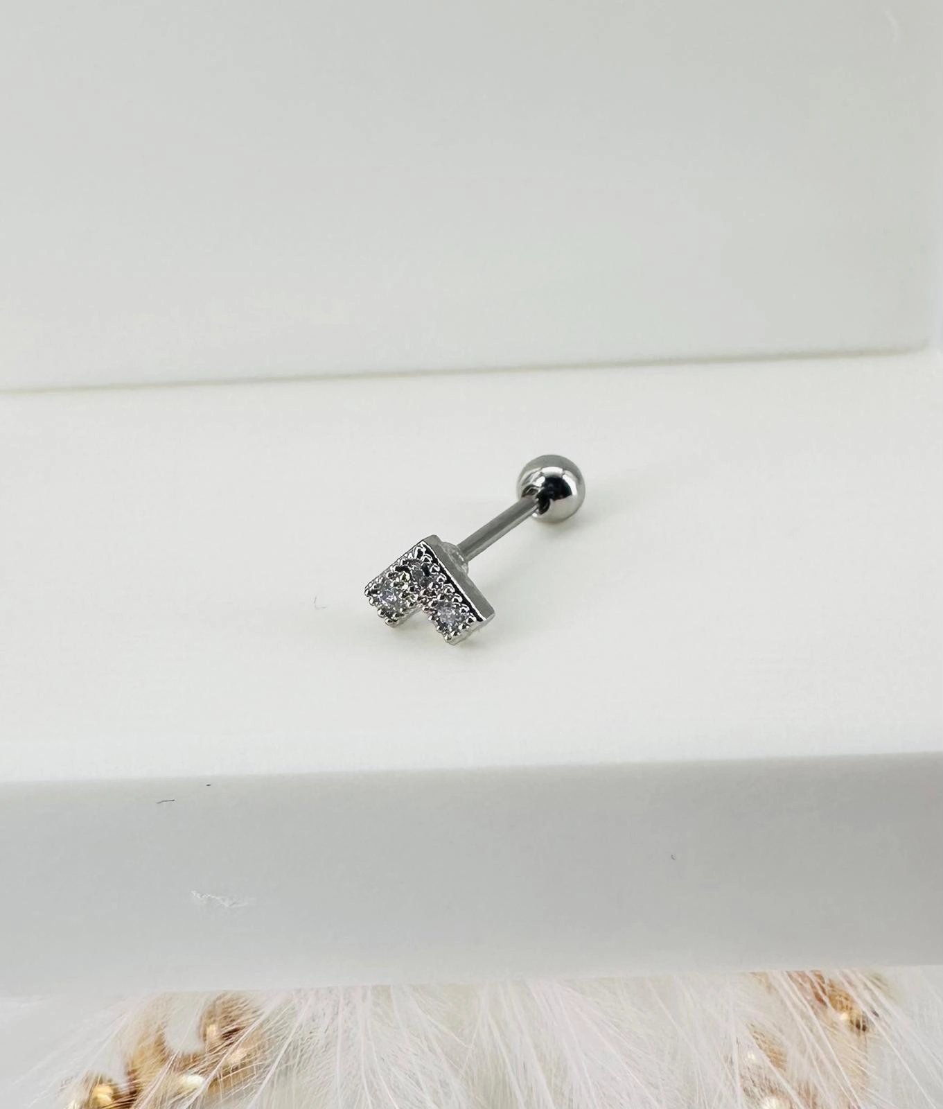 Rodyum Zirkon Taşlı Uç Kısmı : Pirinç Kıkırdak Bar Uzunluğu : 6 Mm / Bar Kalınlığı 0.8 Mm / Top Boyu 3 Mm - Pt0008