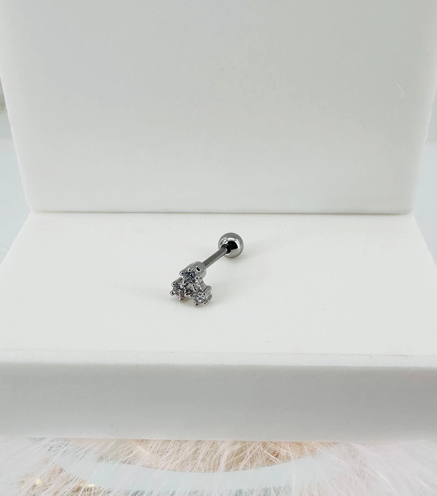 Rodyum Zirkon Taşlı Uç Kısmı : Pirinç Kıkırdak Bar Uzunluğu : 6 Mm / Bar Kalınlığı 0.8 Mm / Top Boyu 3 Mm - Pt0035