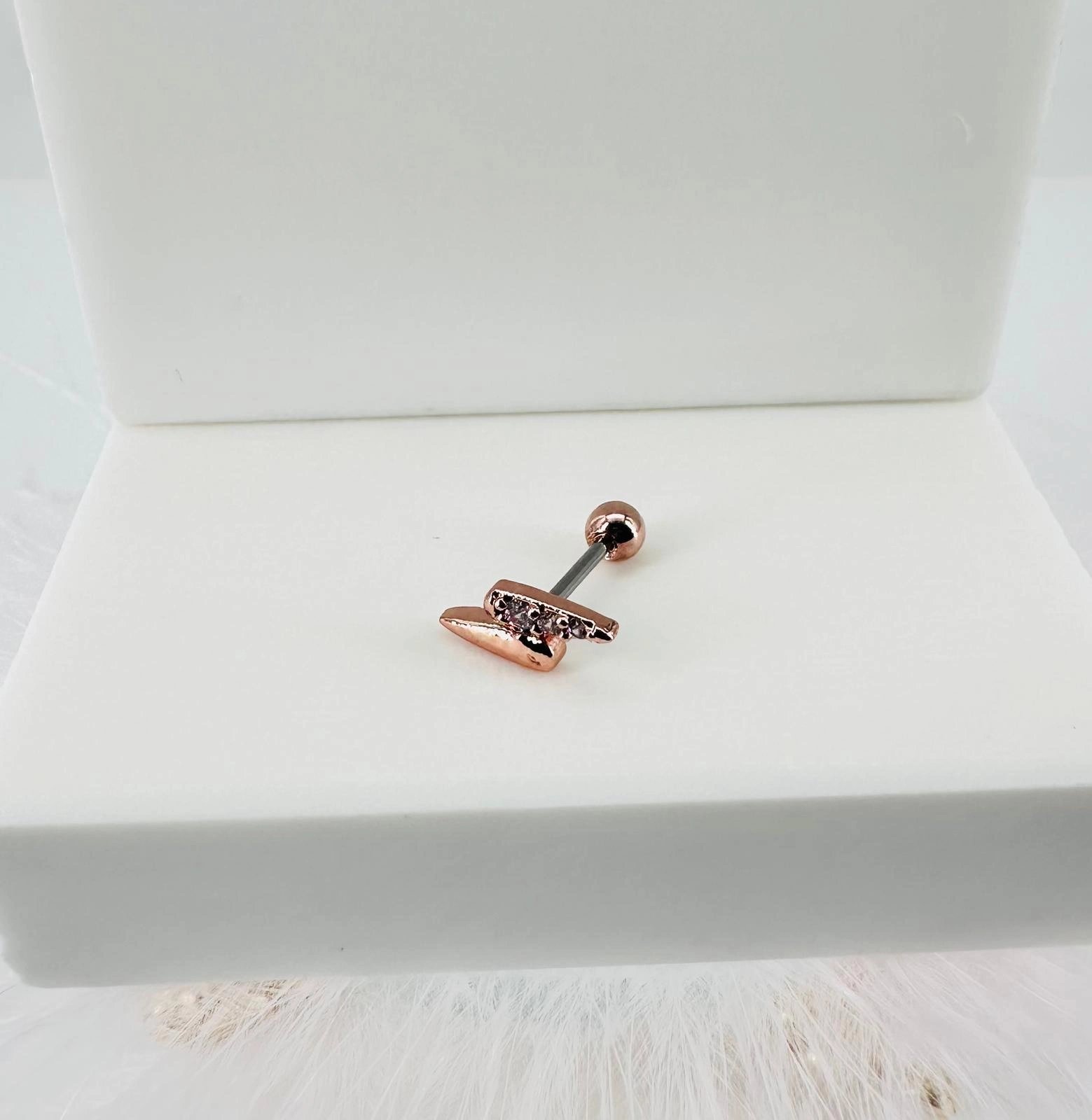 Rose Zirkon Taşlı Uç Kısmı : Pirinç Kıkırdak Bar Uzunluğu : 6 Mm / Bar Kalınlığı 0.8 Mm / Top Boyu 3 Mm - Pt0010-2