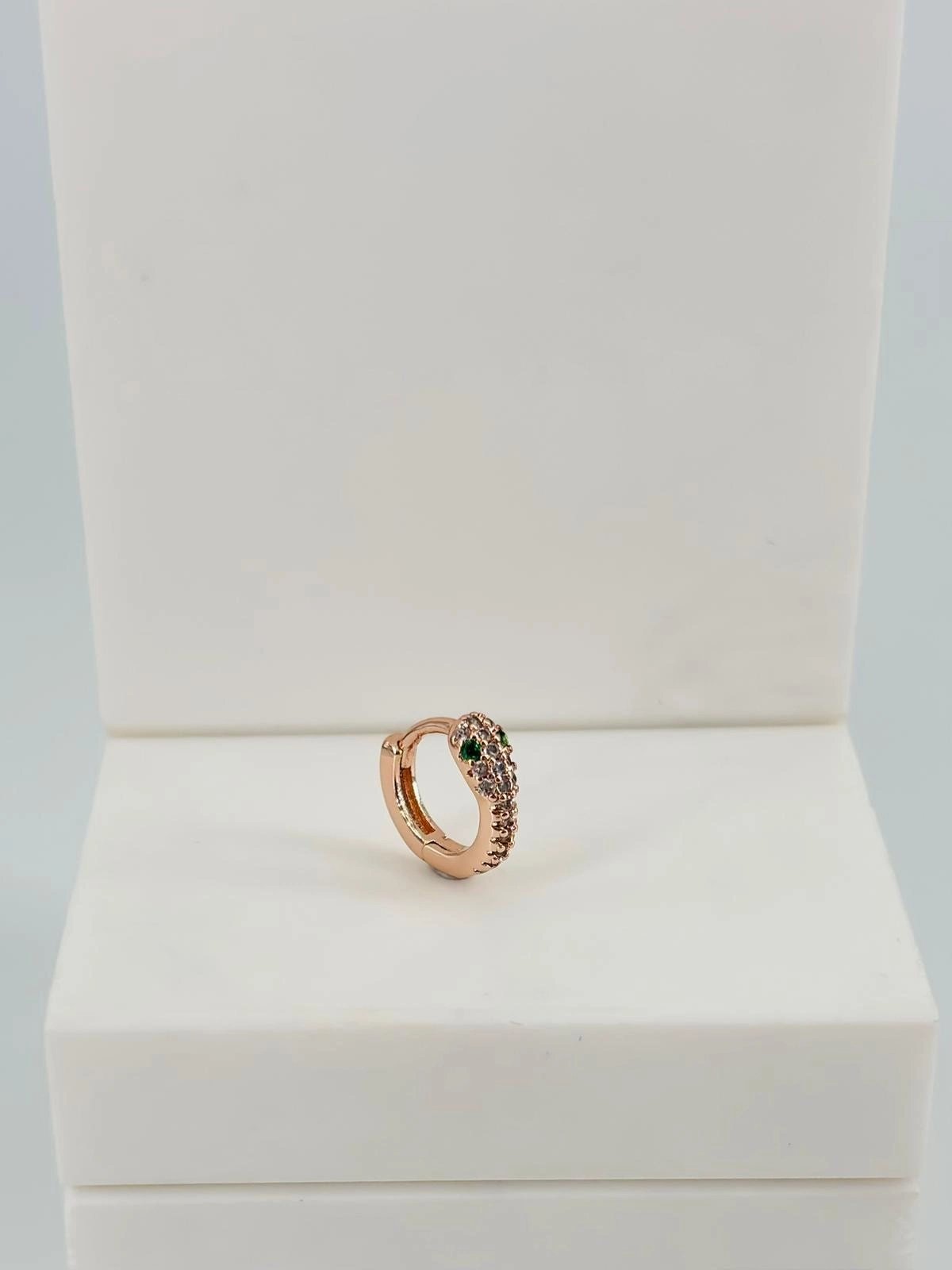 Rose Zirkon Taşlı Uç Kısmı : Pirinç Kıkırdak Bar Uzunluğu : 6 Mm / Bar Kalınlığı 0.8 Mm / Top Boyu 3 Mm / Çap 8 Mm - Pt0071-2