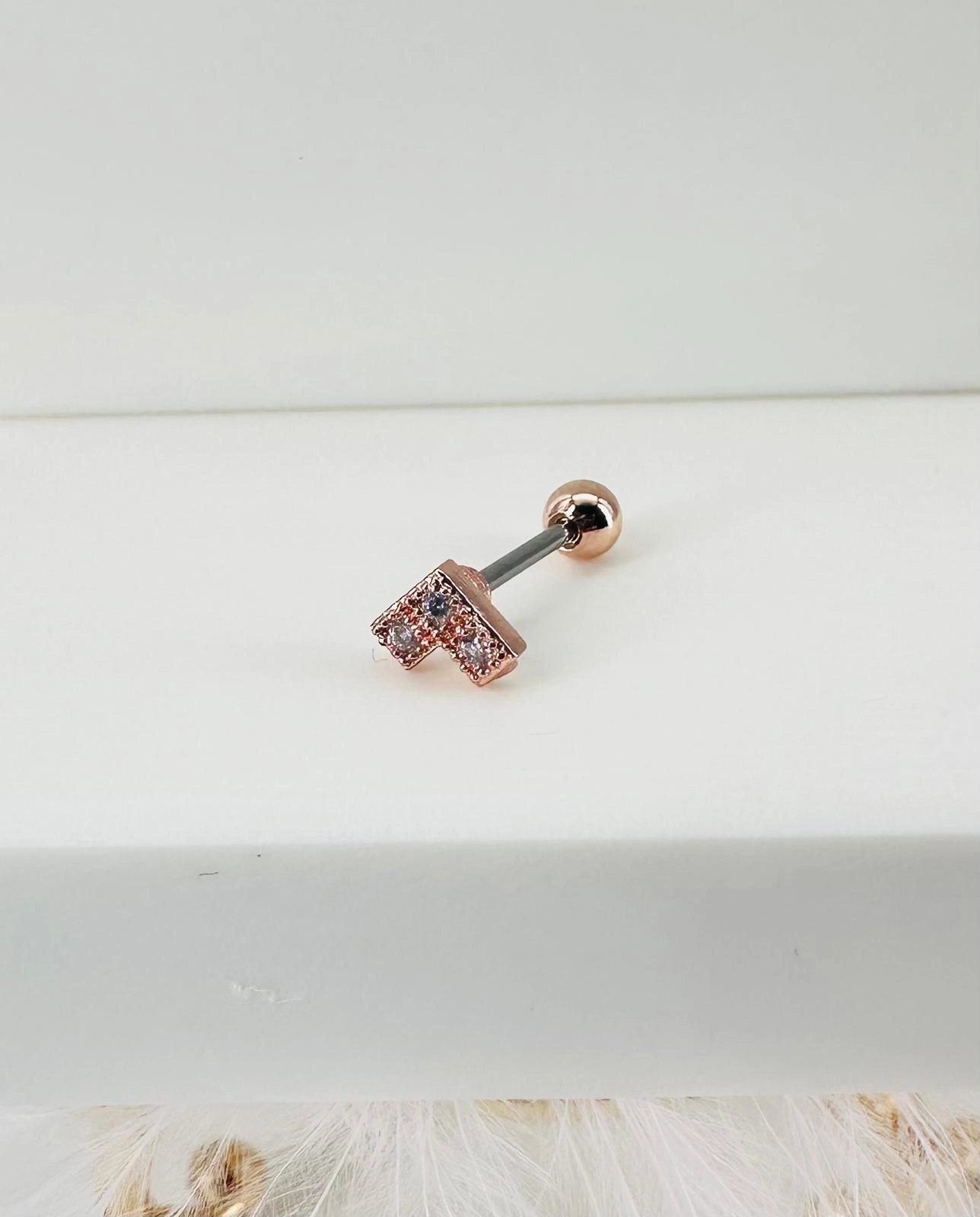 Rose Zirkon Taşlı Uç Kısmı : Pirinç Kıkırdak Bar Uzunluğu : 6 Mm / Bar Kalınlığı 0.8 Mm / Top Boyu 3 Mm - Pt0008-2