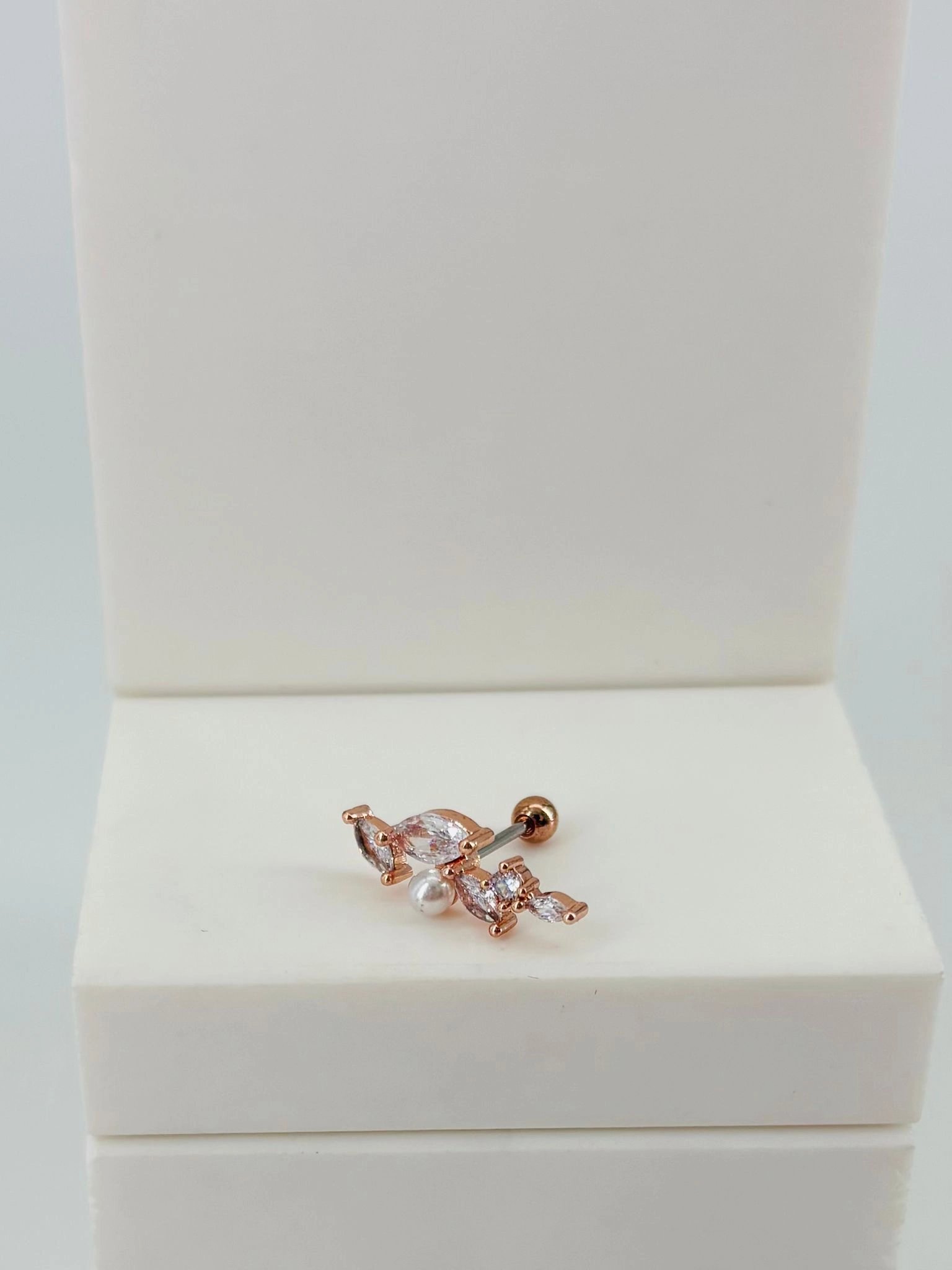 Rose Zirkon Taşlı Uç Kısmı : Pirinç Kıkırdak Bar Uzunluğu : 6 Mm / Bar Kalınlığı 0.8 Mm / Top Boyu 3 Mm - Pt0069-2