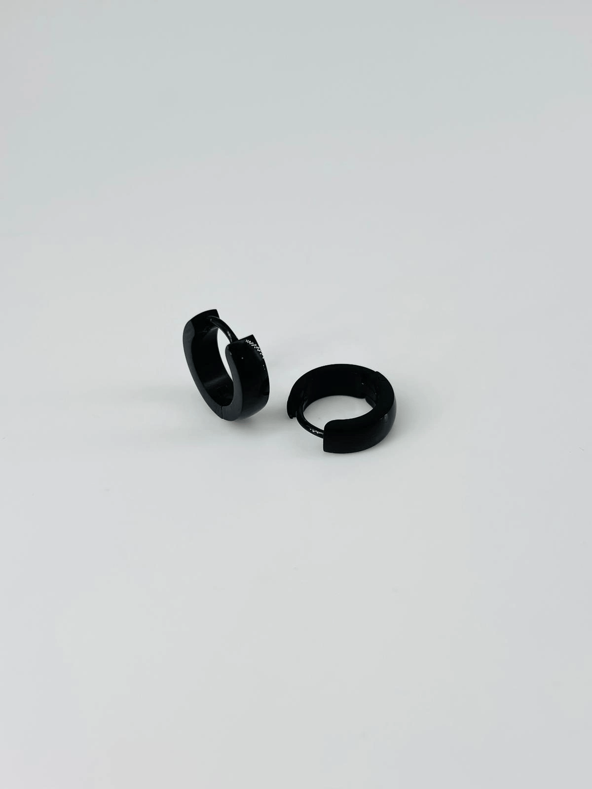 Siyah Çelik Erkek Küpe Çap (8 Mm) Kalınlık (4 Mm) - Ekp0031