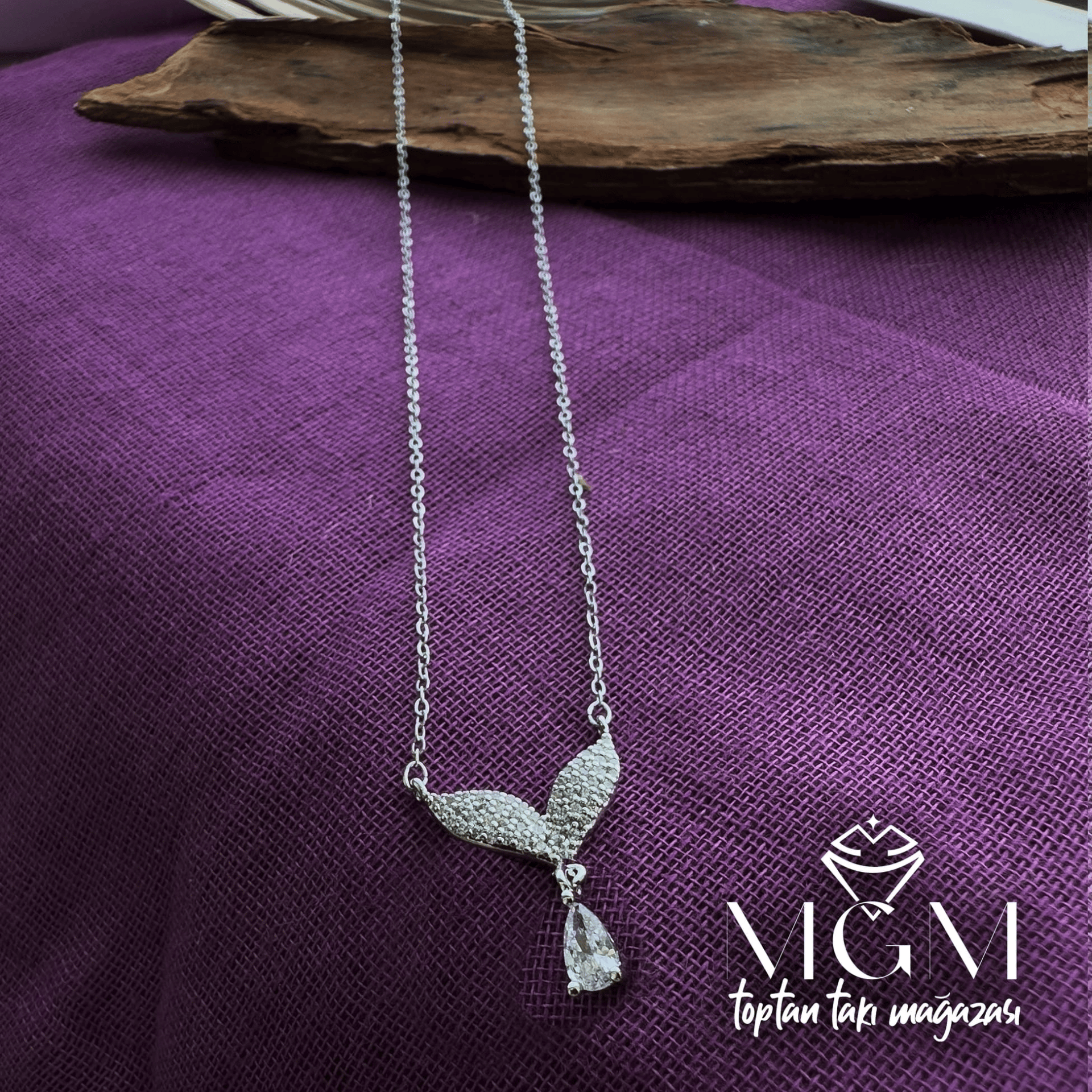 Zirkon Su Damlası Taşlı Kanat Kolye - Kl0015