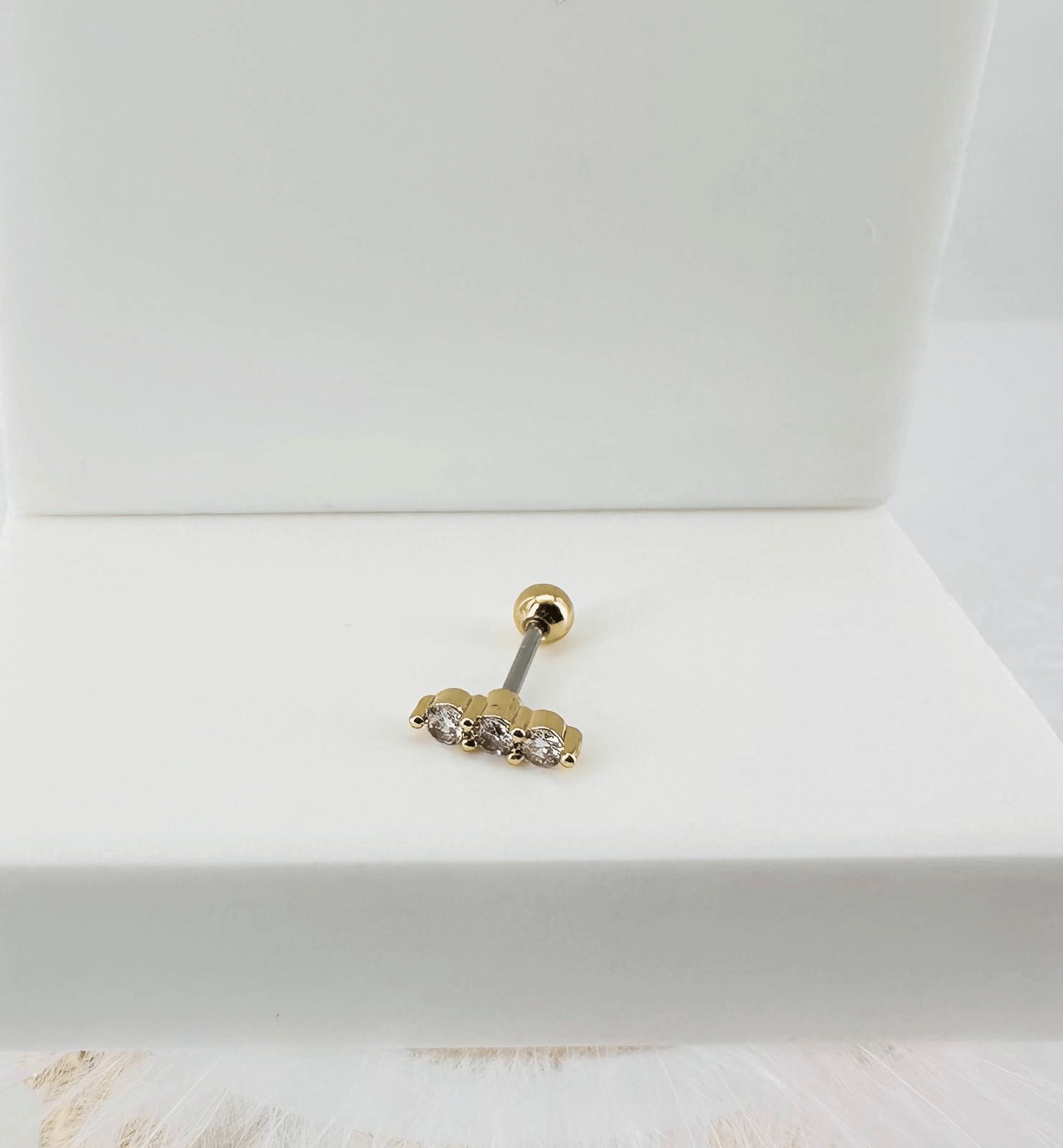Zirkon Taşlı Uç Kısmı : Pirinç Kıkırdak Bar Uzunluğu : 6 Mm / Bar Kalınlığı 0.8 Mm / Top Boyu 3 Mm - Pt0018-1