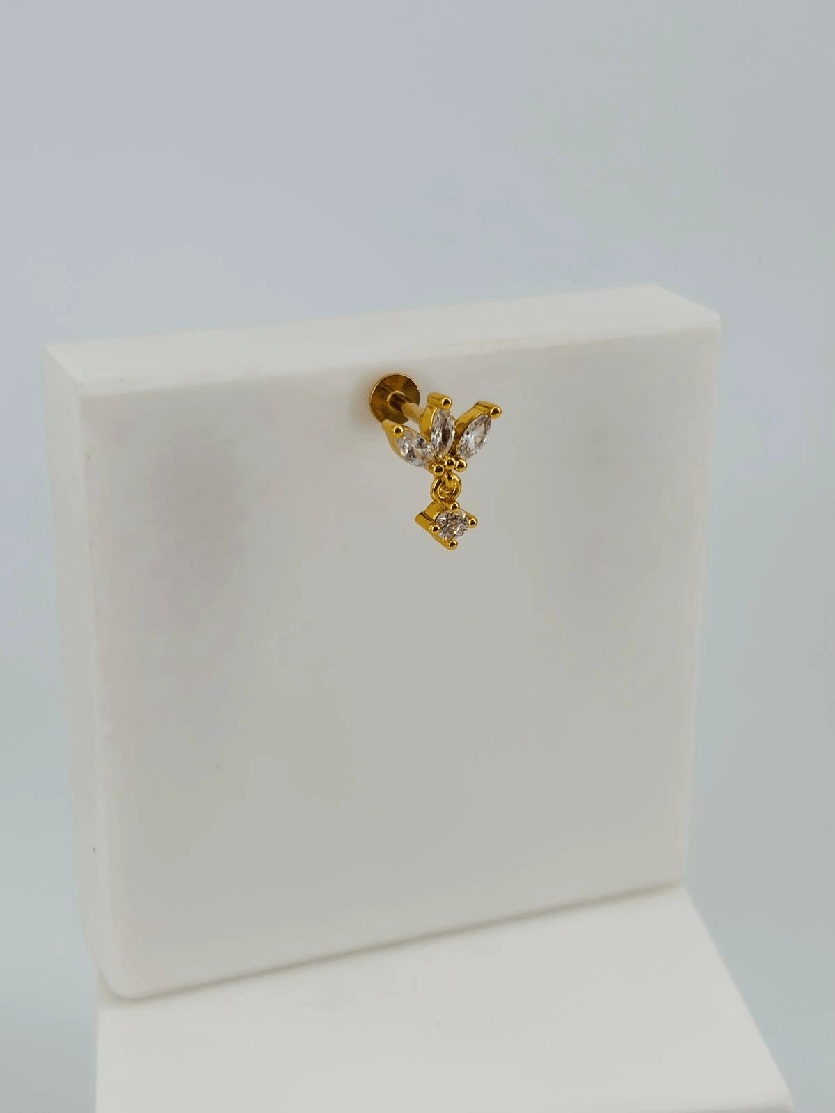 Zirkon Taşlı Uç Kısmı : Pirinç Kıkırdak Bar Uzunluğu : 6 Mm / Bar Kalınlığı 0.8 Mm / Top Boyu 3 Mm - Pt0044-1