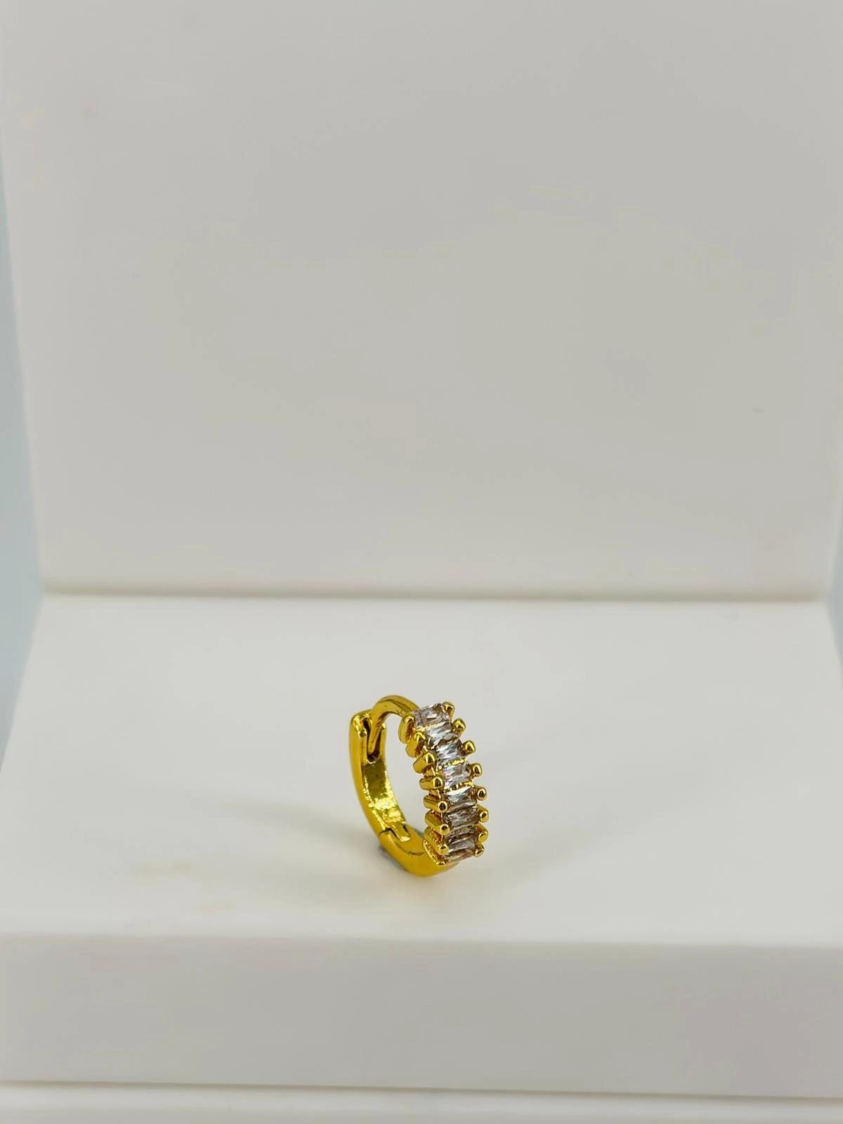 Zirkon Taşlı Uç Kısmı : Pirinç Kıkırdak Bar Uzunluğu : 6 Mm / Bar Kalınlığı 0.8 Mm / Top Boyu 3 Mm / Çap 8 Mm - Pt0078-1