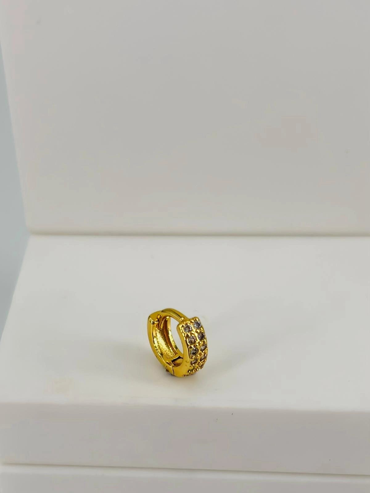 Zirkon Taşlı Uç Kısmı : Pirinç Kıkırdak Bar Uzunluğu : 6 Mm / Bar Kalınlığı 0.8 Mm / Top Boyu 3 Mm / Çap 6 Mm - Pt0076-1