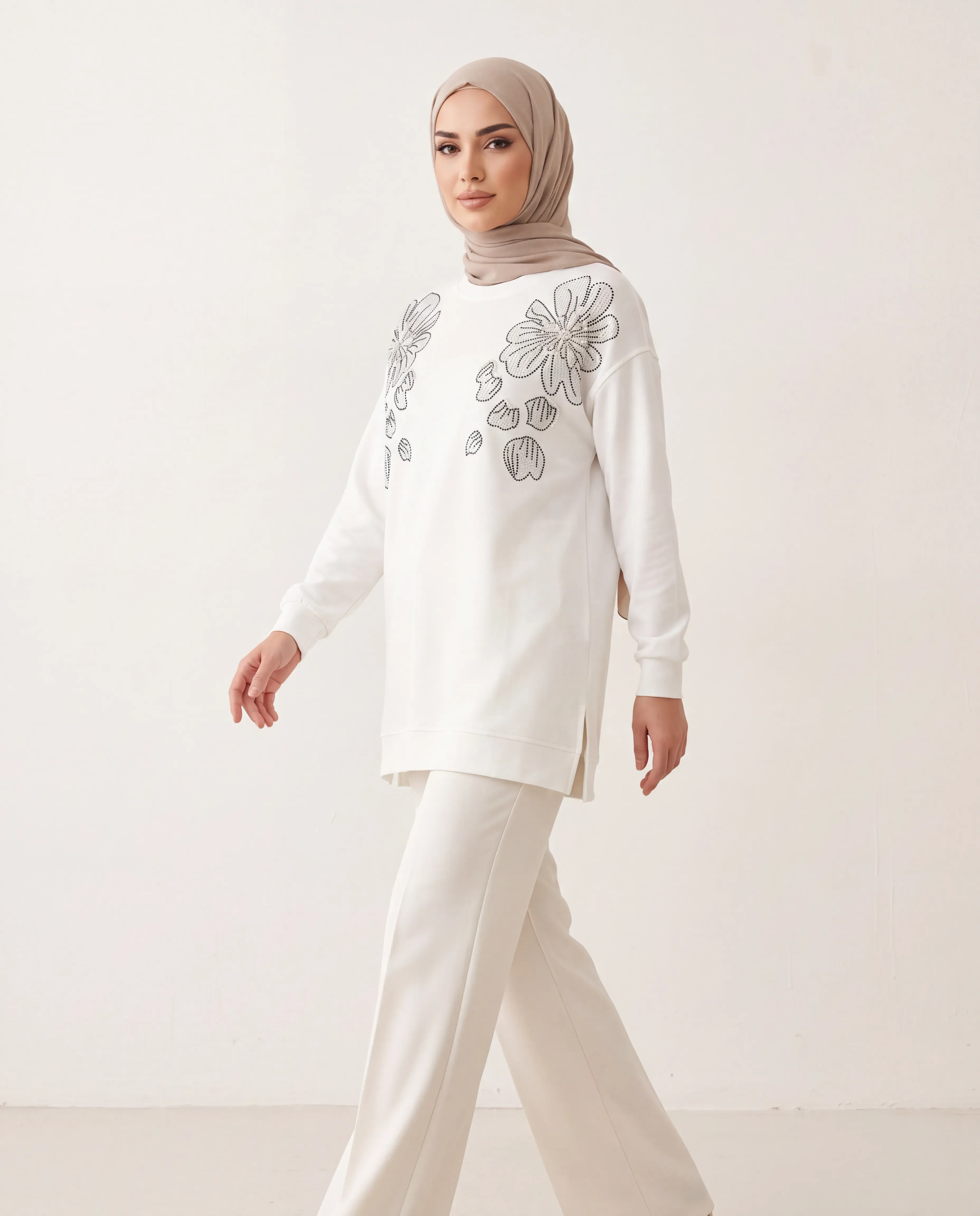 TAŞ İŞLEMELİ YUMUŞAK DOKULU ESNEK PREMİUM TUNİK17629