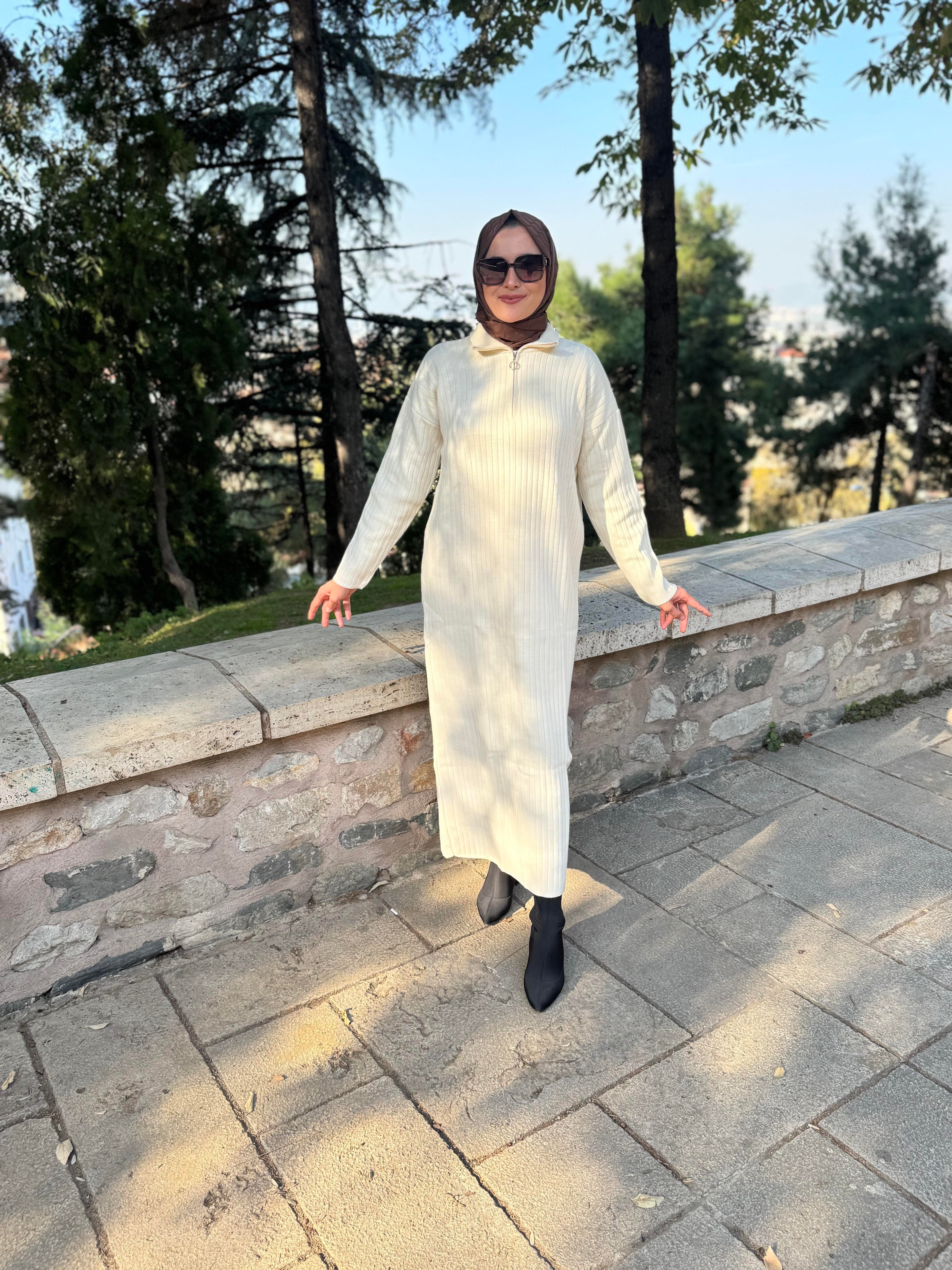 FERMUARLI TRİKO ELBİSE KREM