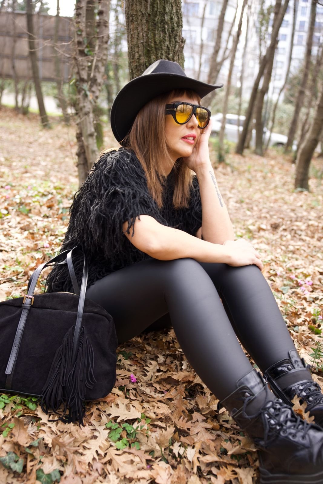 Siyah Püsküllü Triko Kazak - 1131