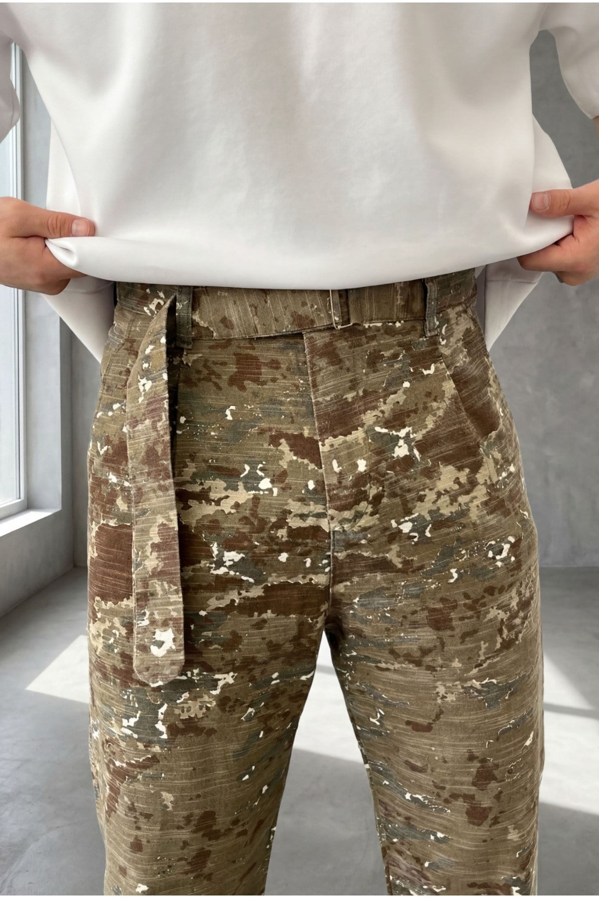 Erkek Kemer Detaylı Kamuflaj Desenli Keten Baggy Pantolon
