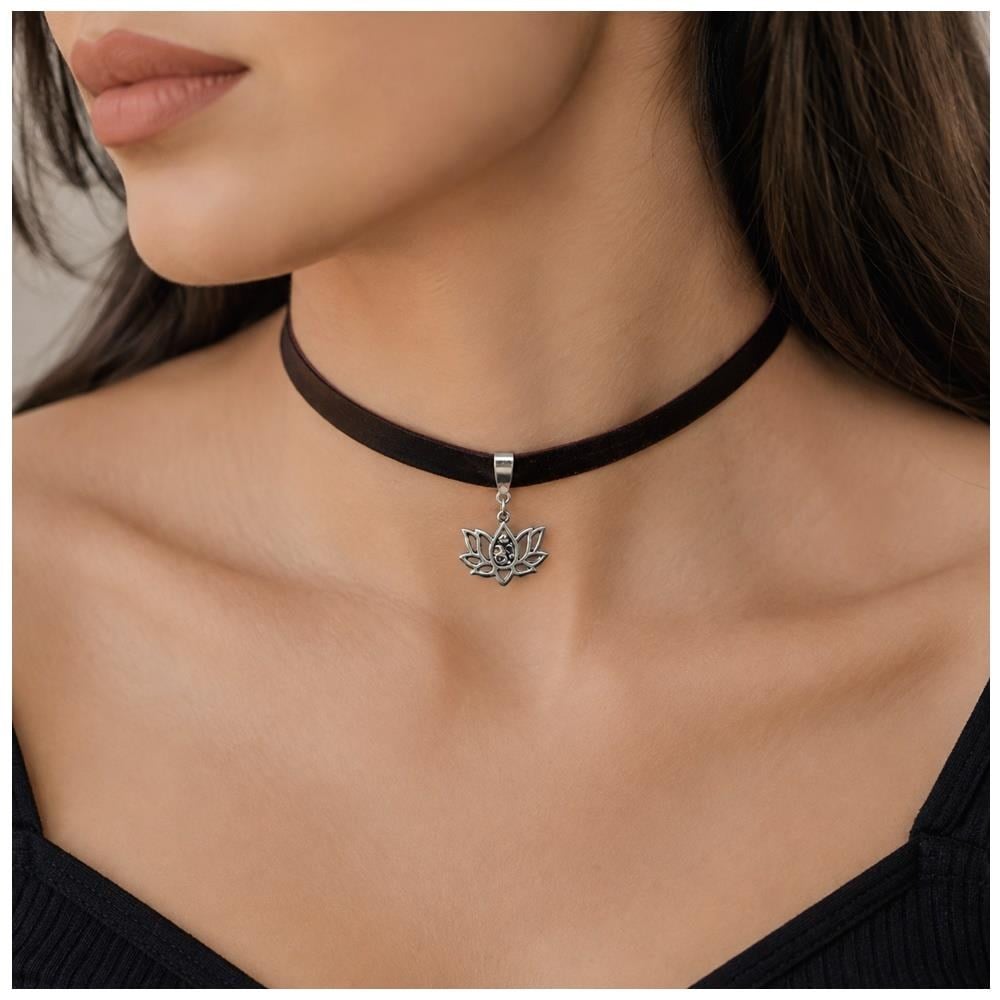 Kahverengi Kadife Lotus Çiçeği Choker Kolye