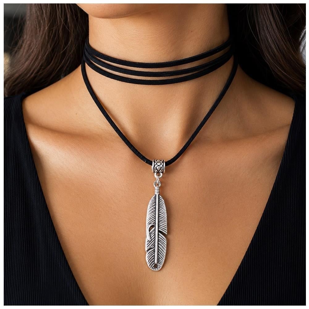 Siyah Süet - Tüy Kolye Ucu Kadın Choker Kolye