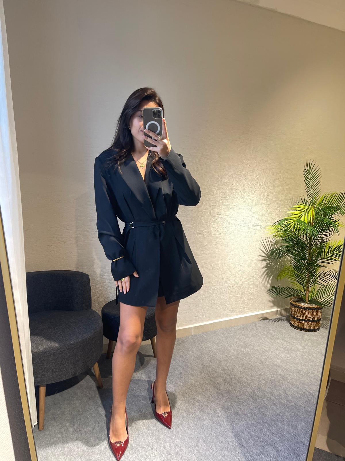 SİYAH KEMERLİ BLAZER