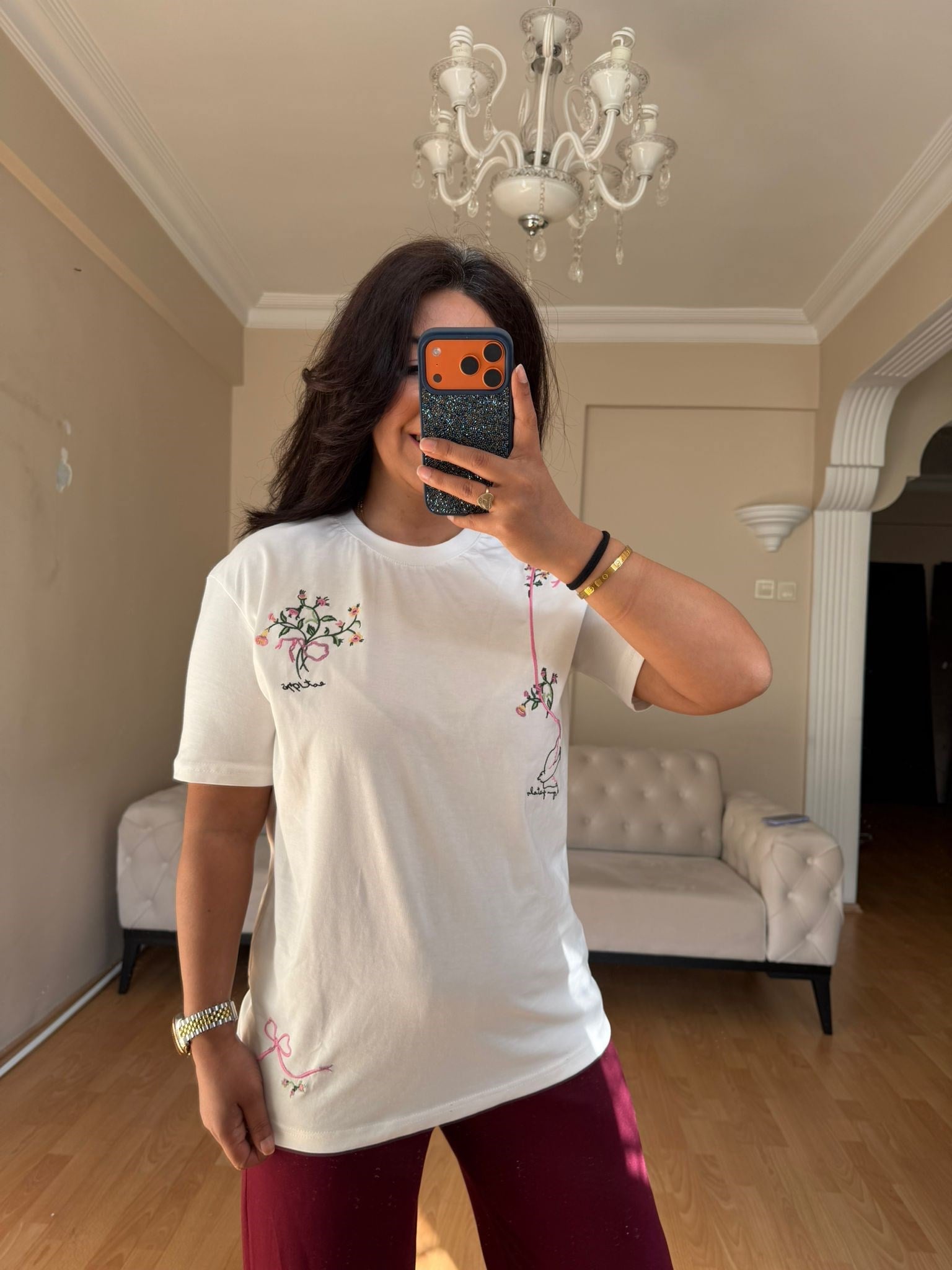 Beyaz Tişört Pembe Nakışlı