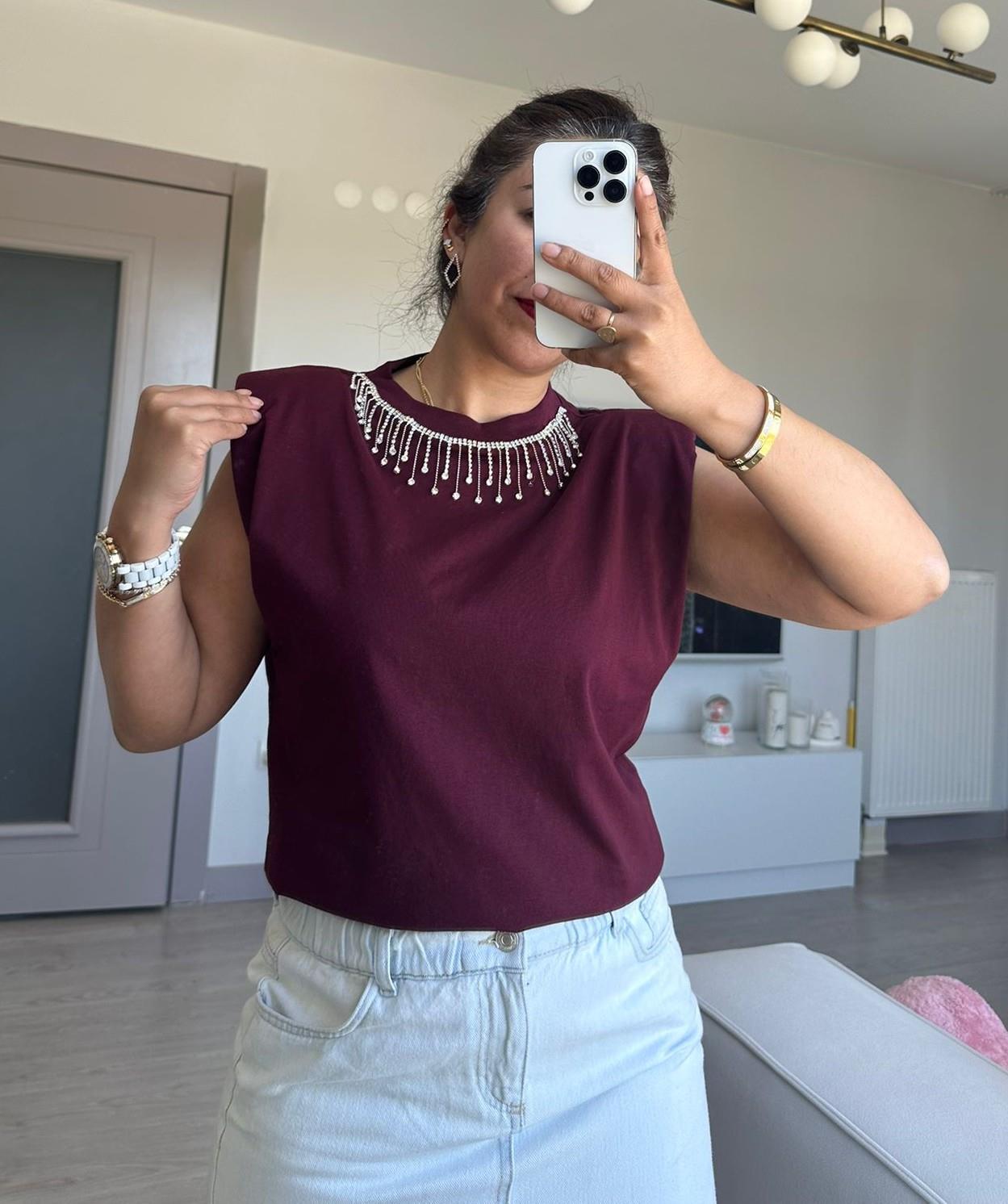 Bordo Yaka Taşlı Vatkalı Bluz