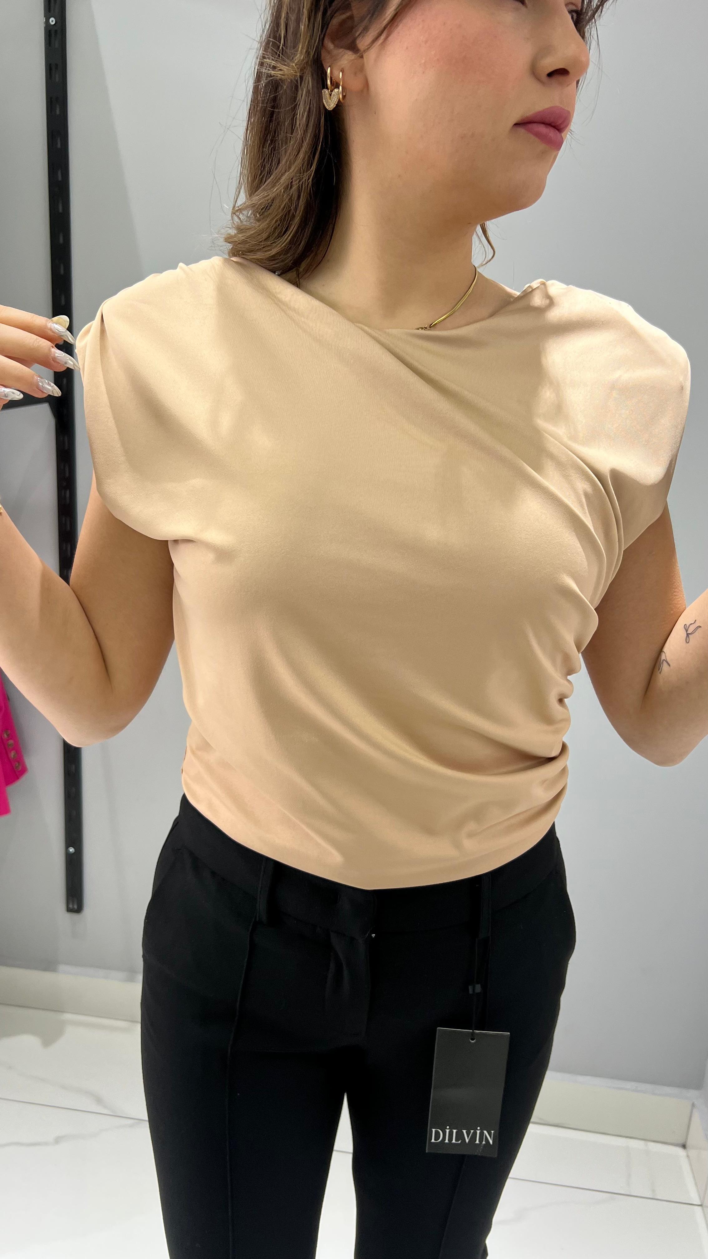 Vatkalı Drape Detaylı Body