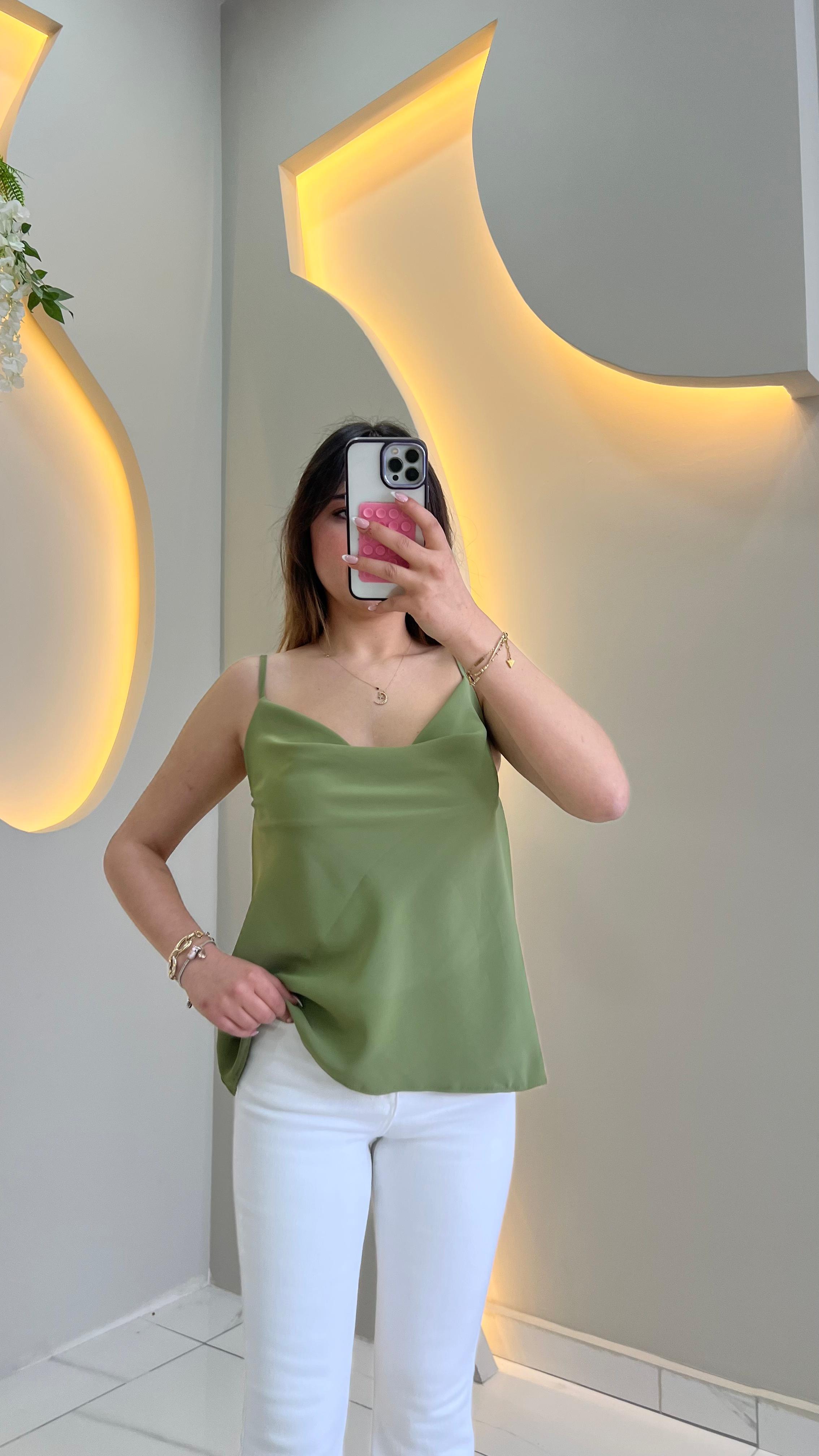 Yeşil Askılı Degaje Yaka Bluz