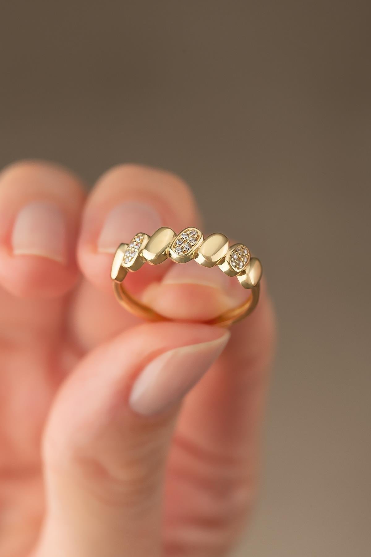 oval-tasli-sirali-yuzuk--e83362.jpg