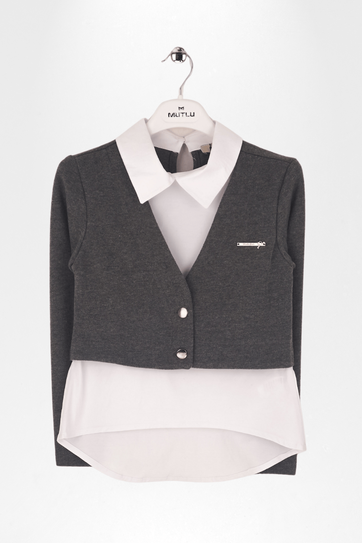 AKSESUARLI KIZ OKUL GÖMLEK