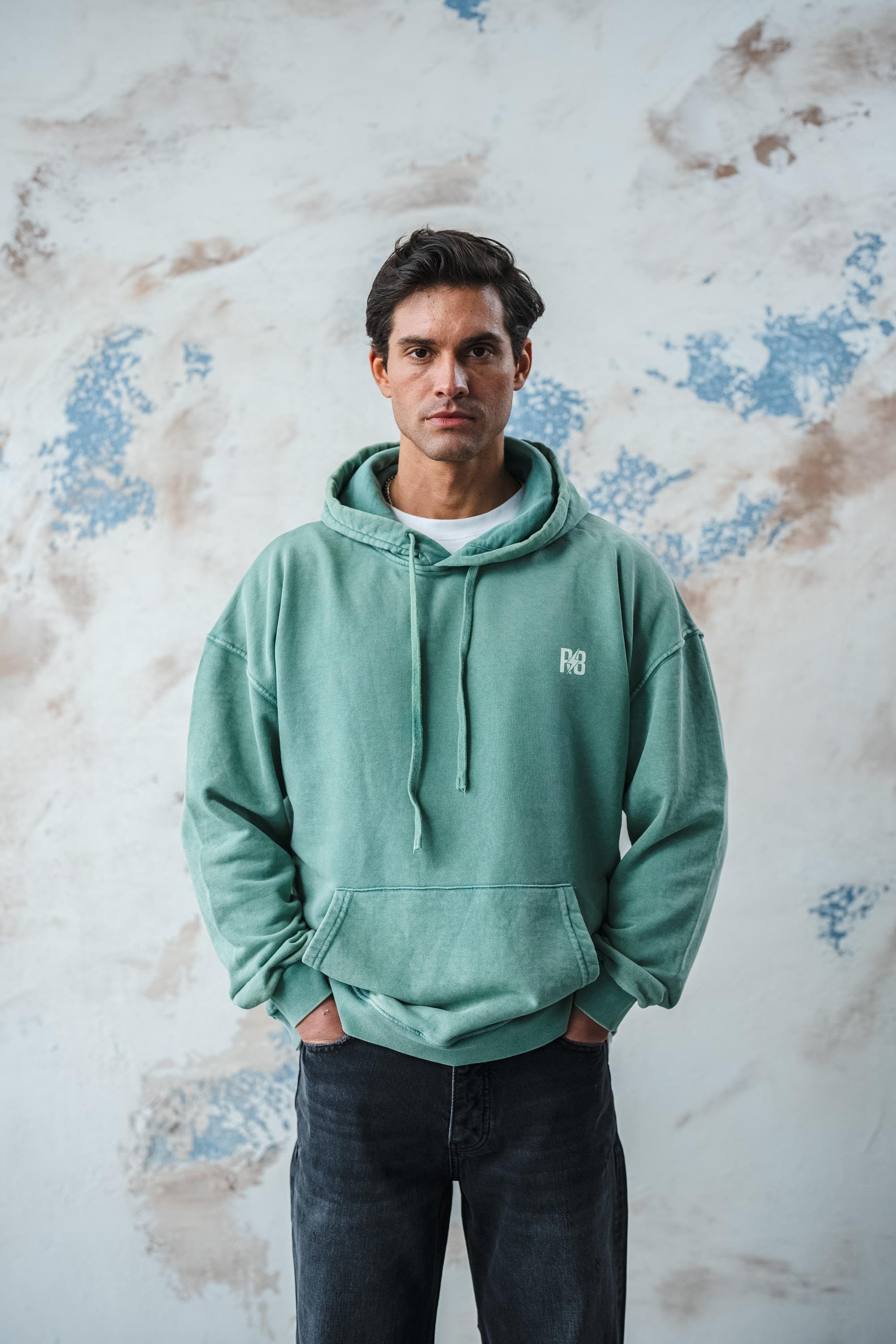 YEŞİL YIKAMALI KAPÜŞONLU SWEATSHIRT