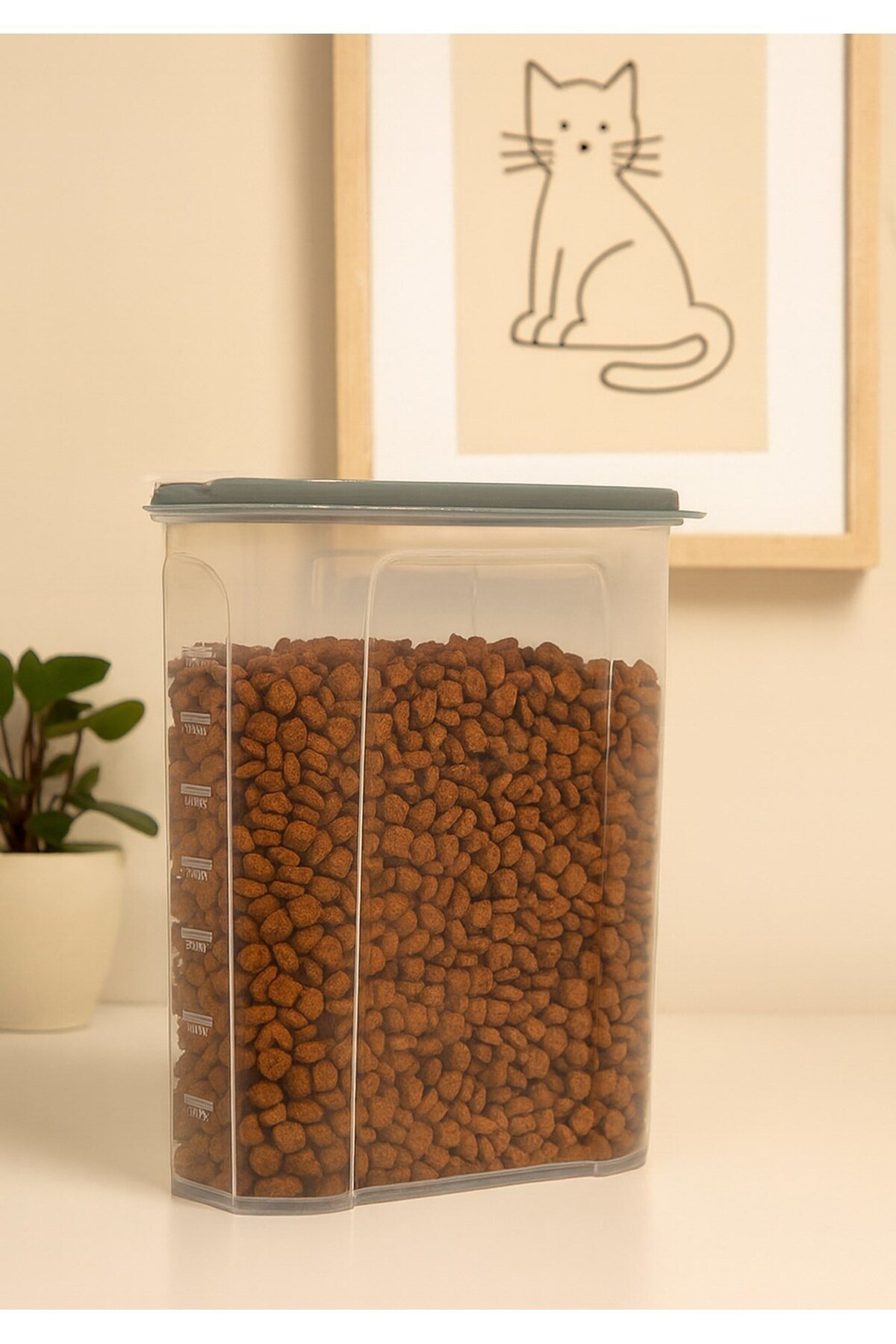 Kapaklı Mama Saklama Kabı 2,4 LT