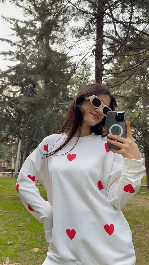 KALP BASKILI BEYAZ İPLİK SWEATSHİRT
