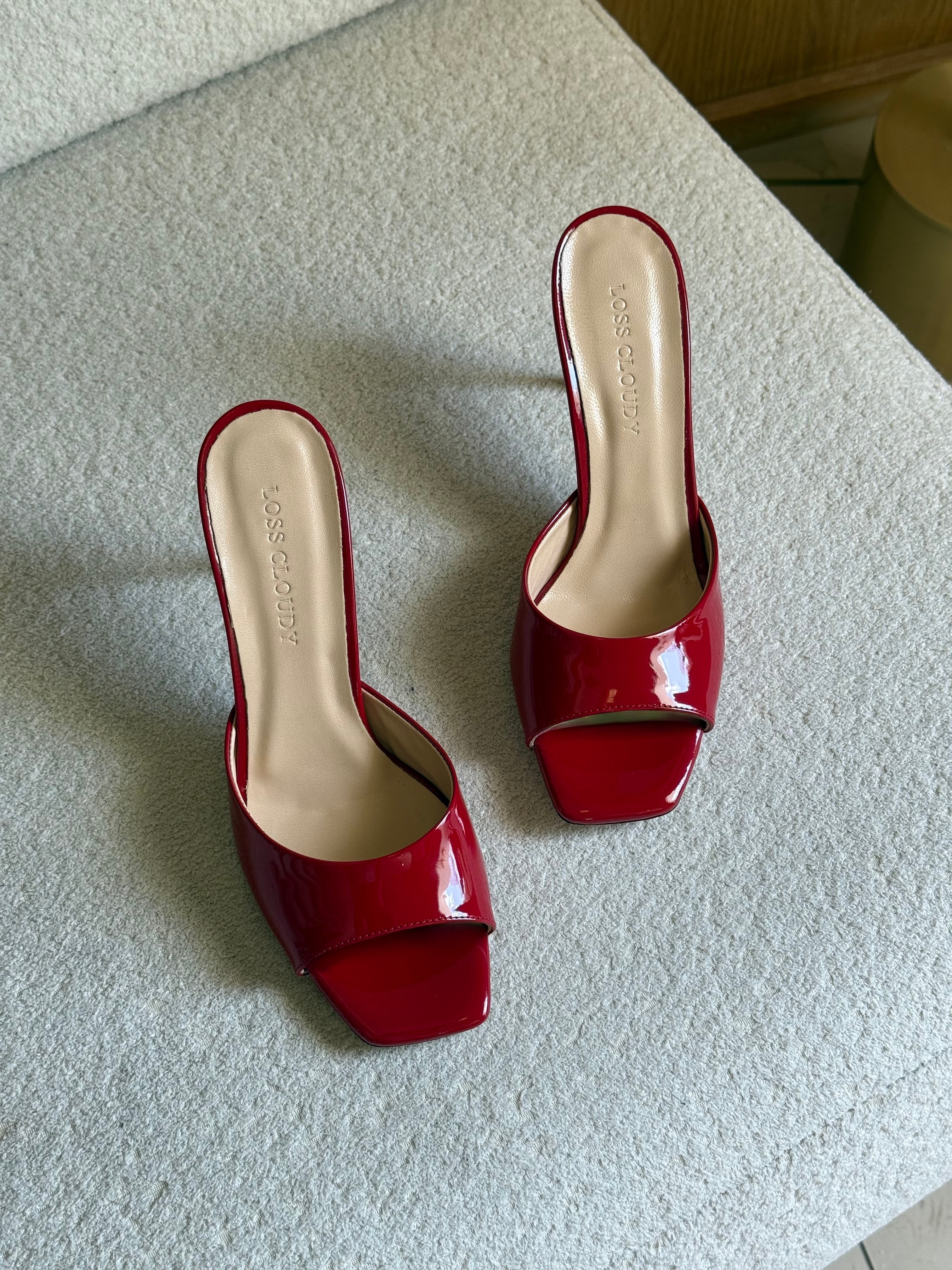 KIRMIZI RUGAN TOPUKLU